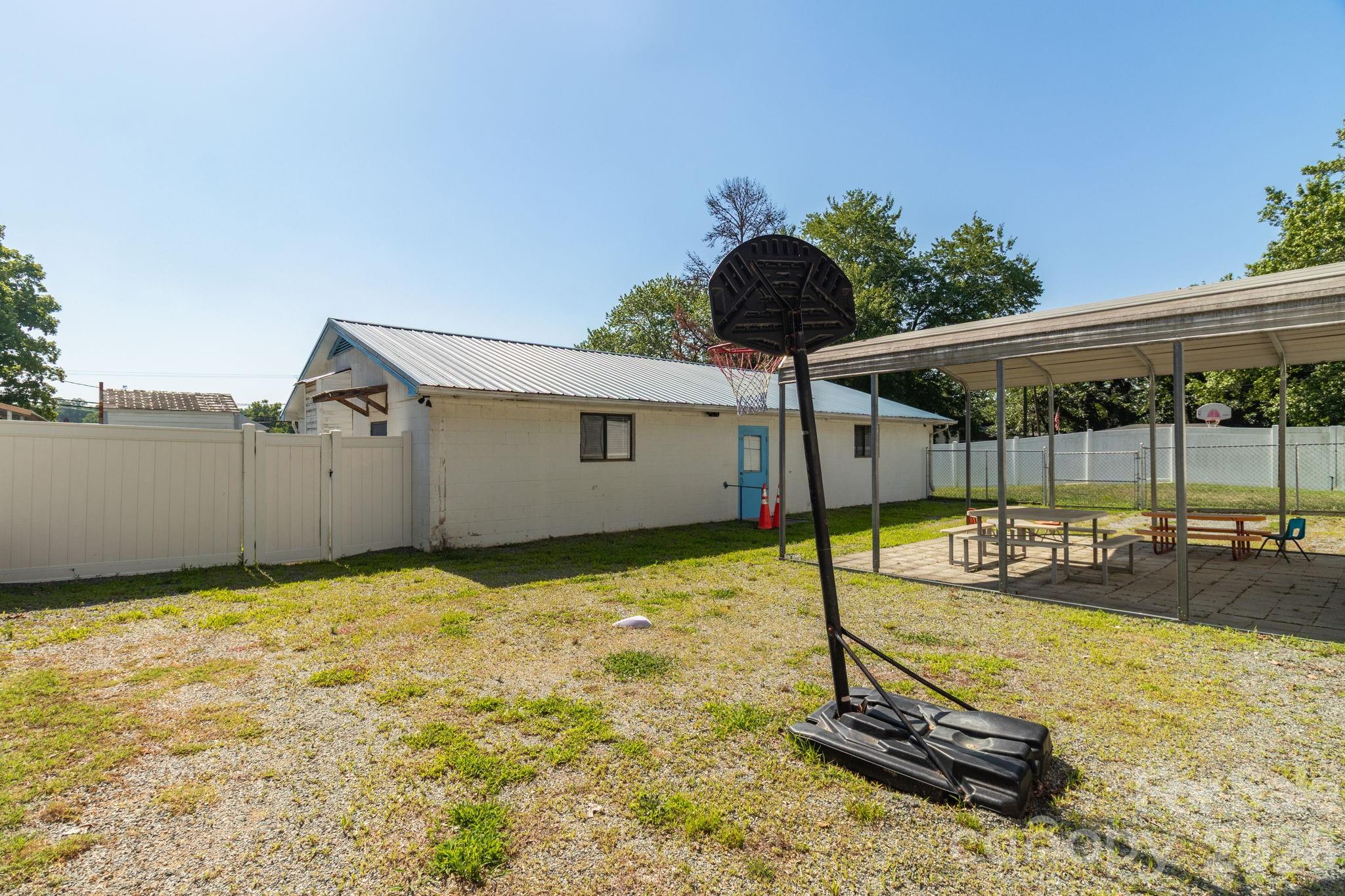 main property photo 27