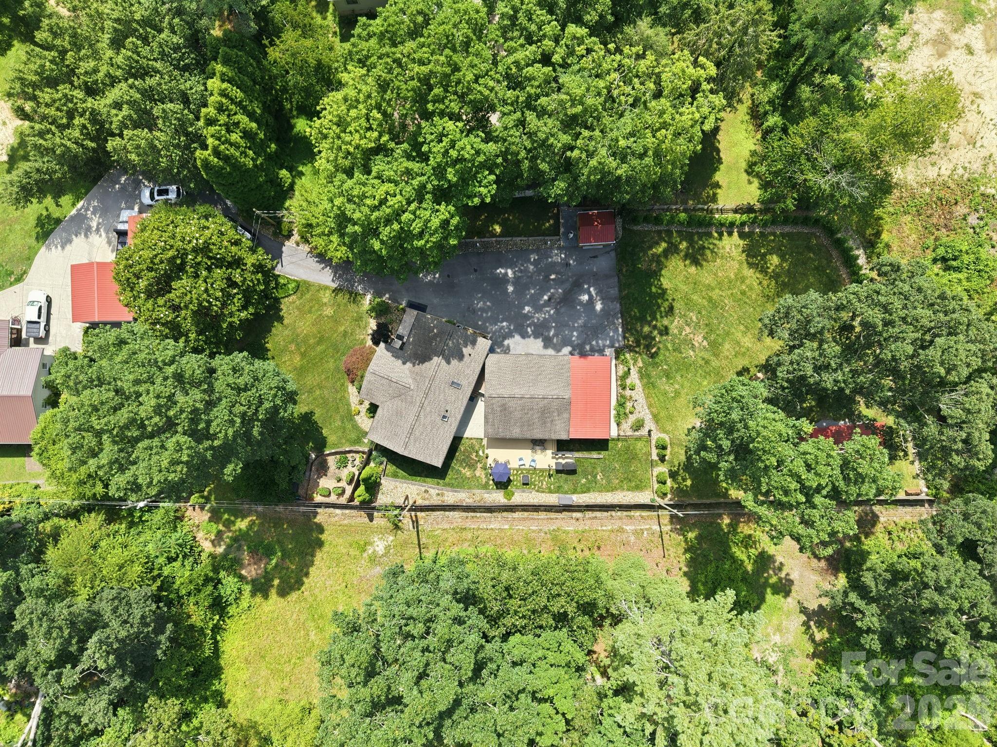 main property photo 11