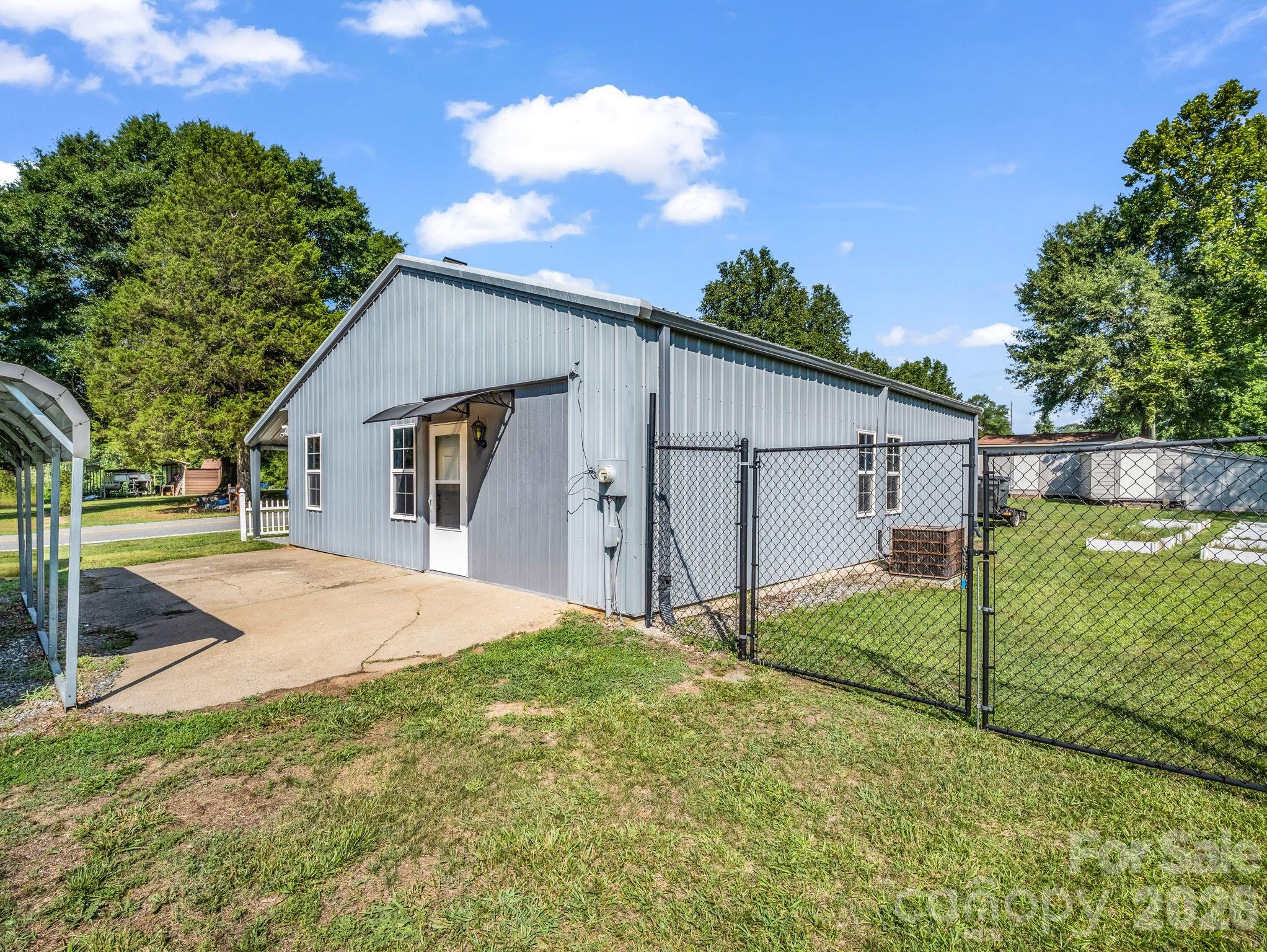 main property photo 28