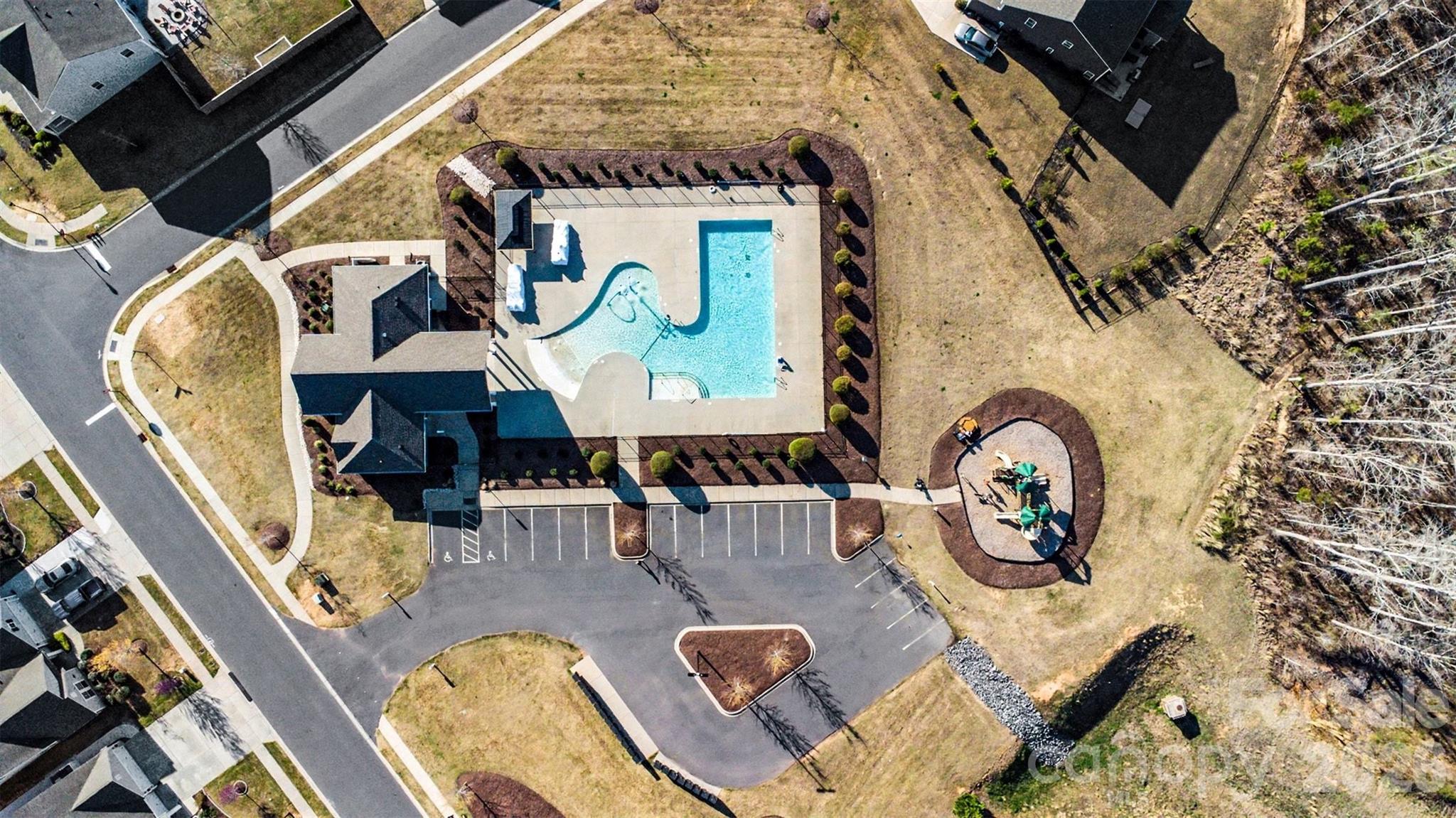 main property photo 34