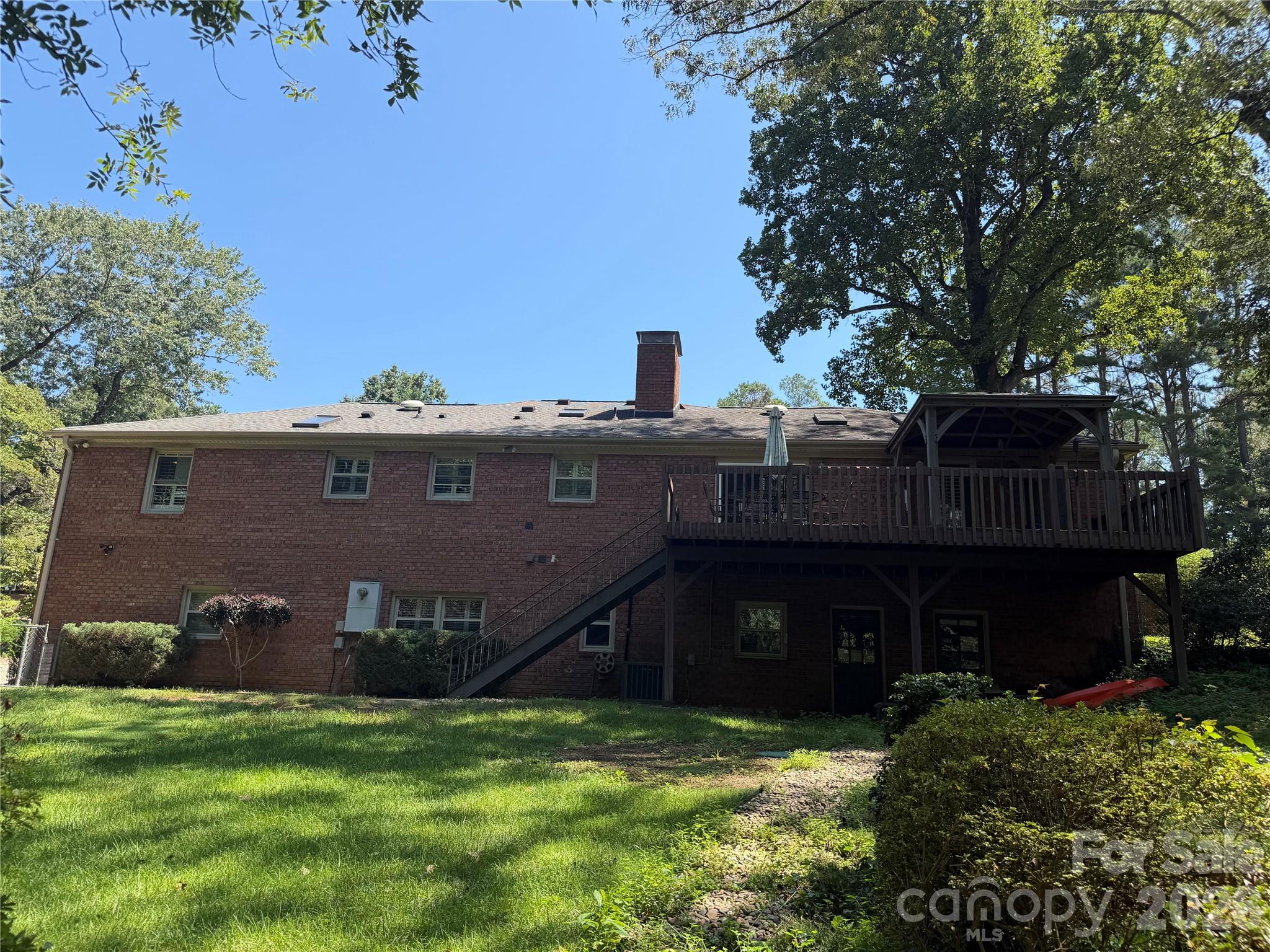 main property photo 30