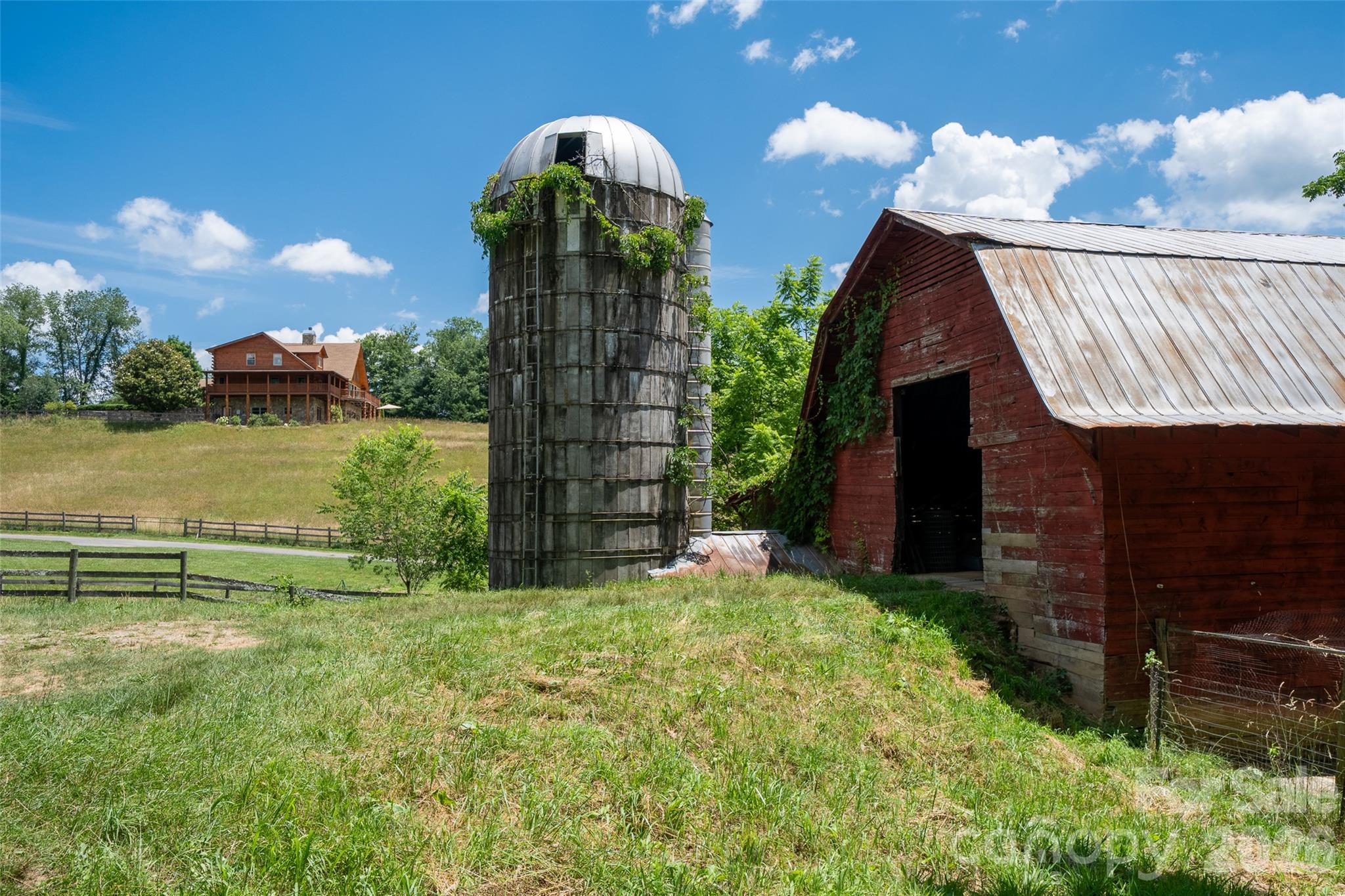 main property photo 41
