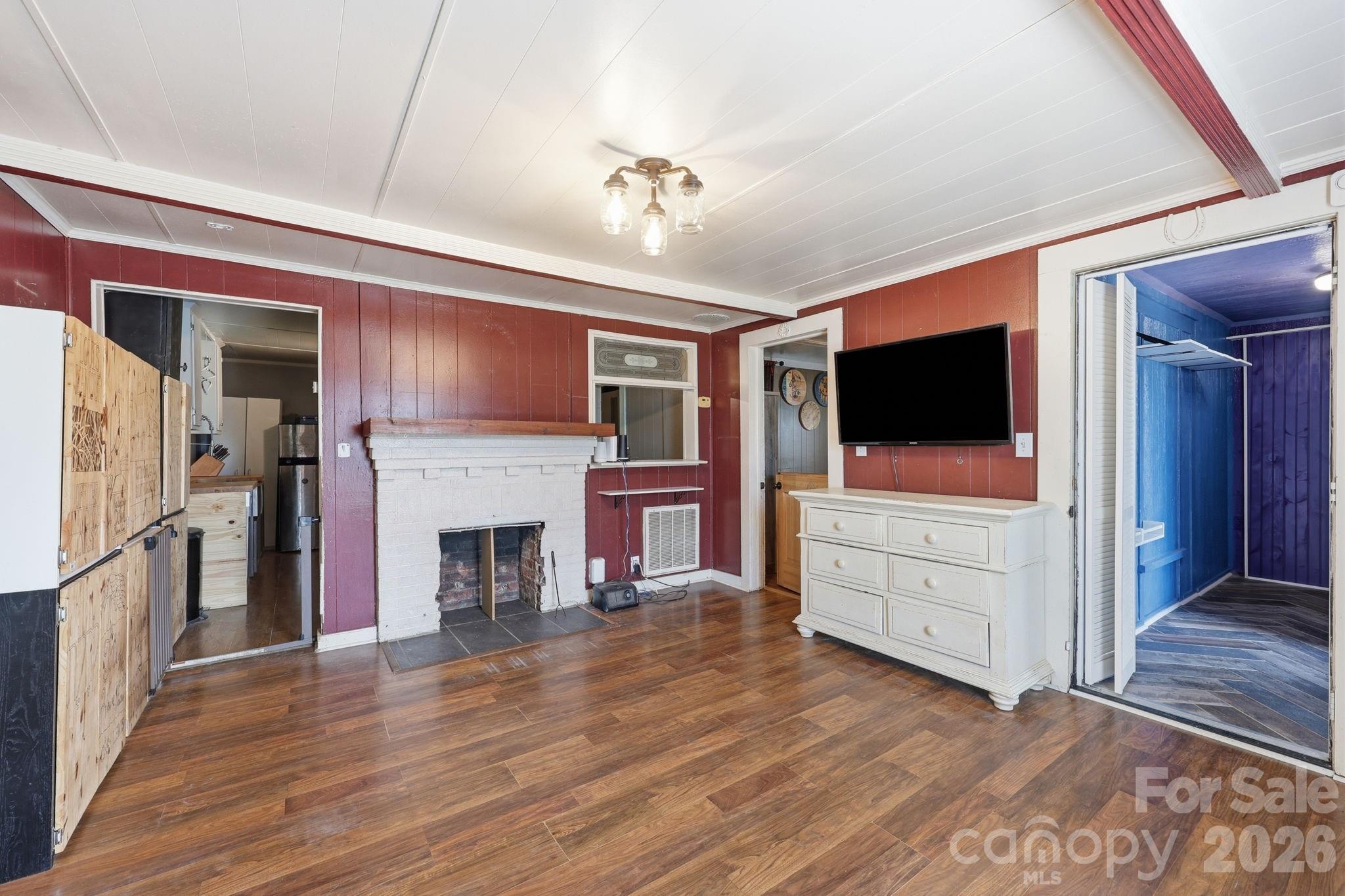 main property photo 9