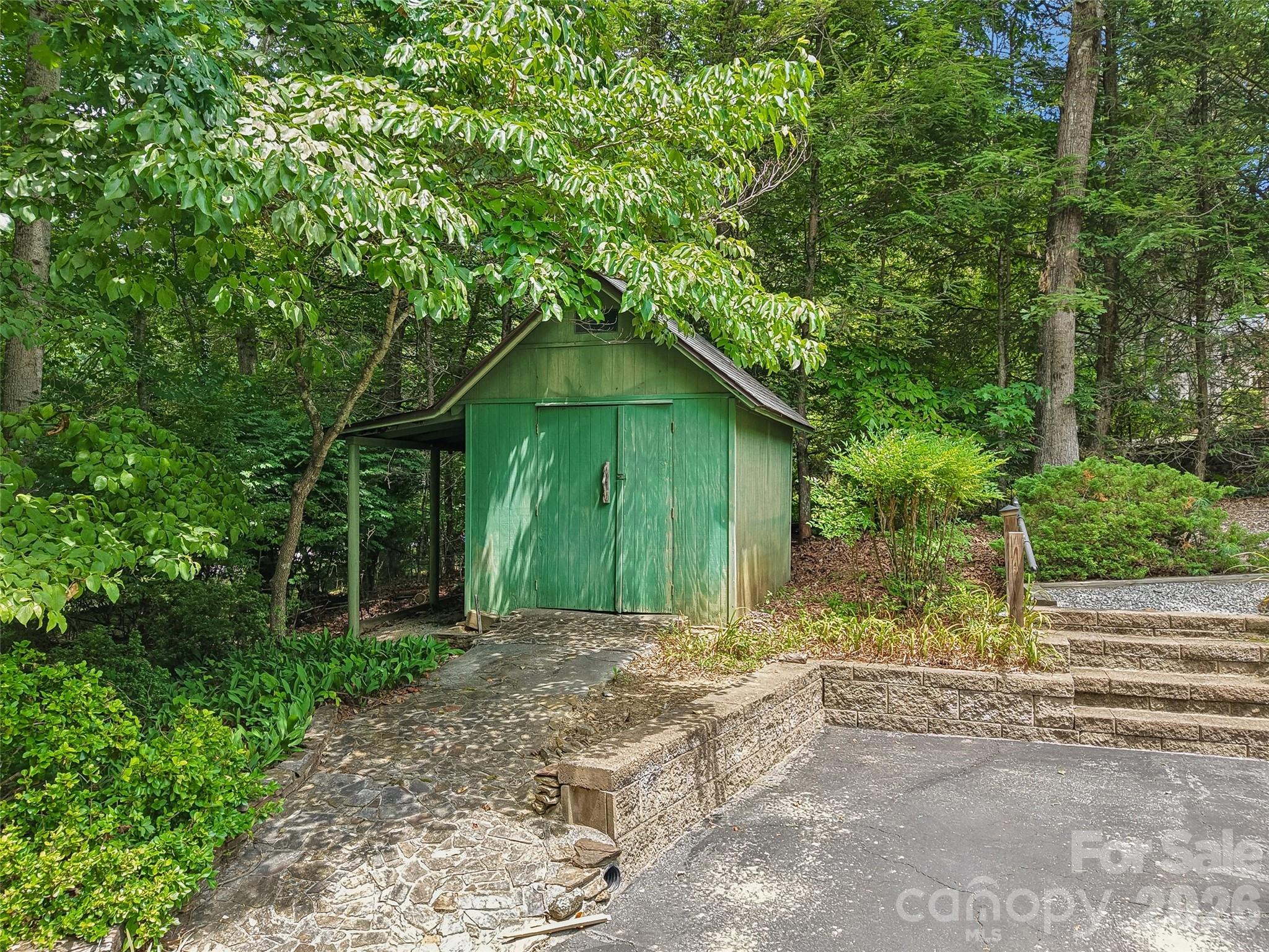 main property photo 37