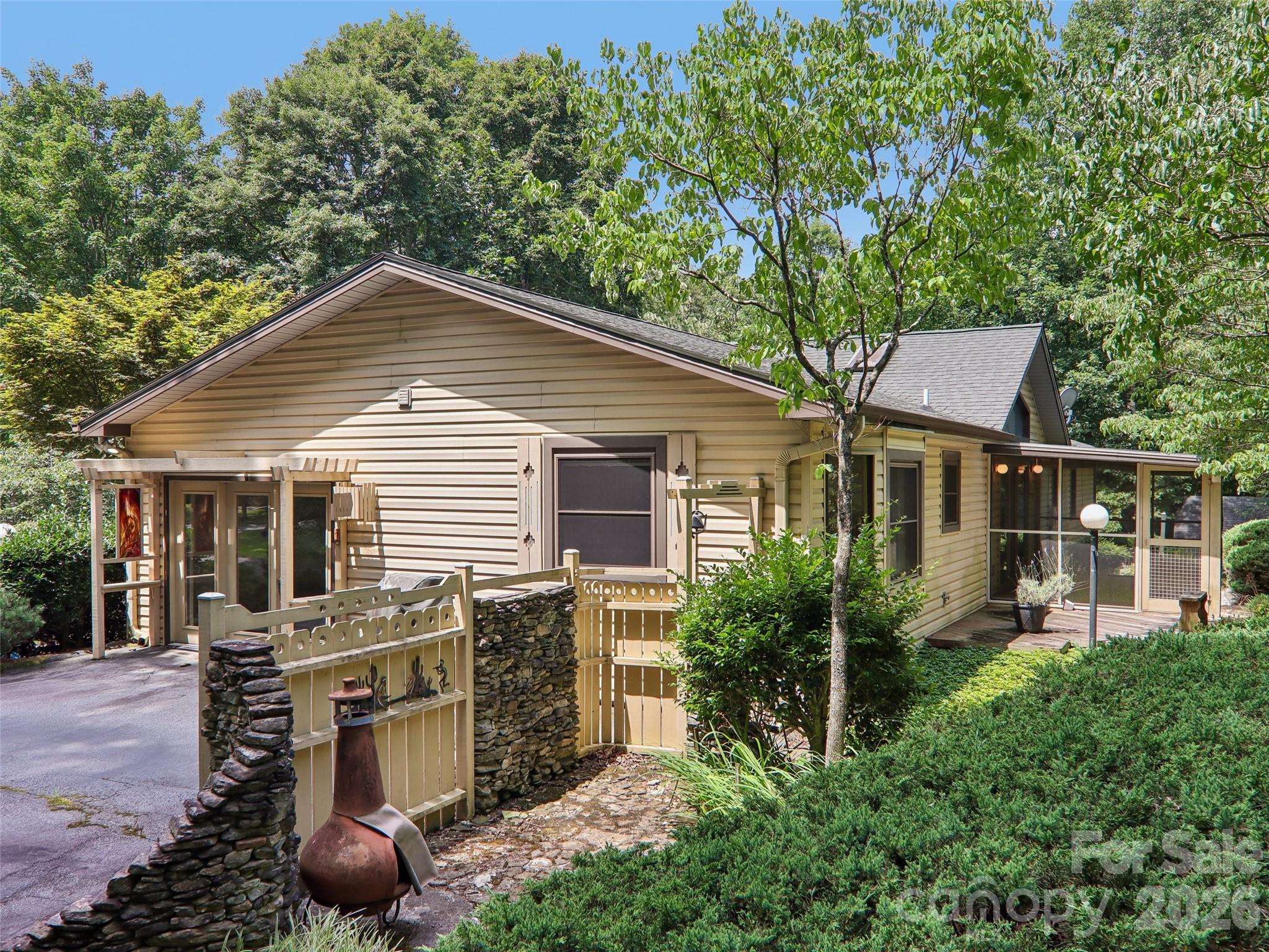 main property photo 40
