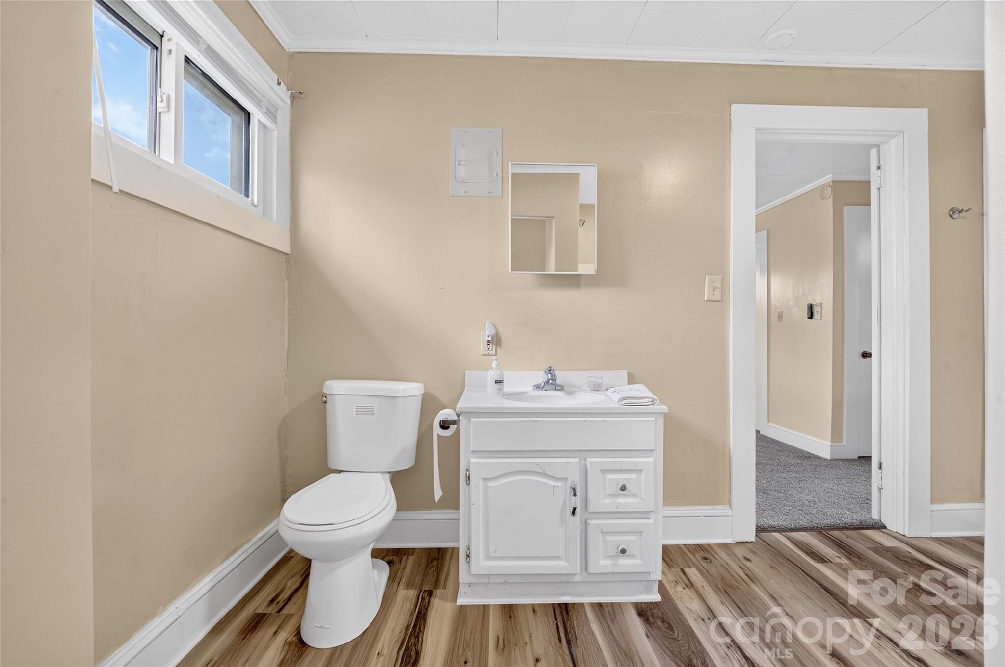 main property photo 8