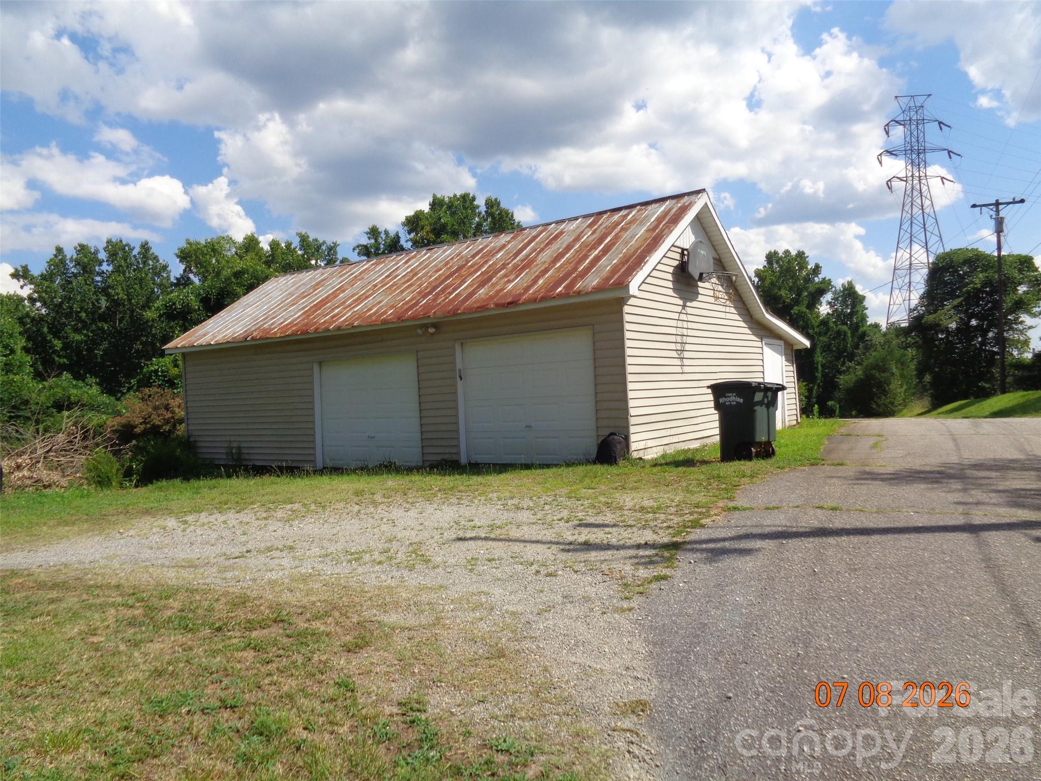 main property photo 28