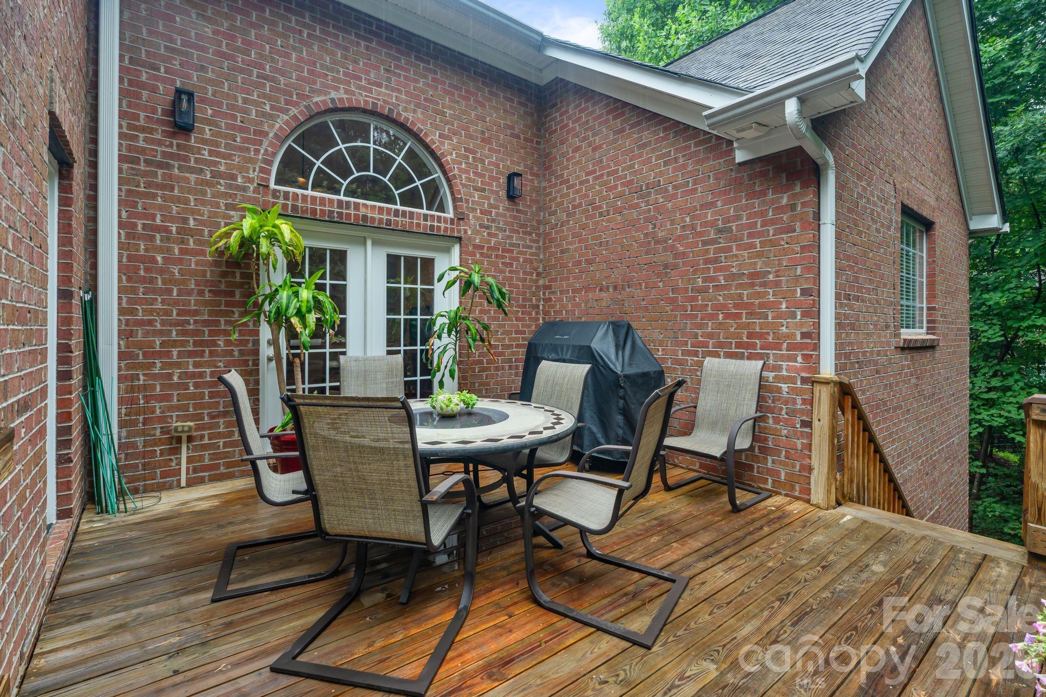 main property photo 40