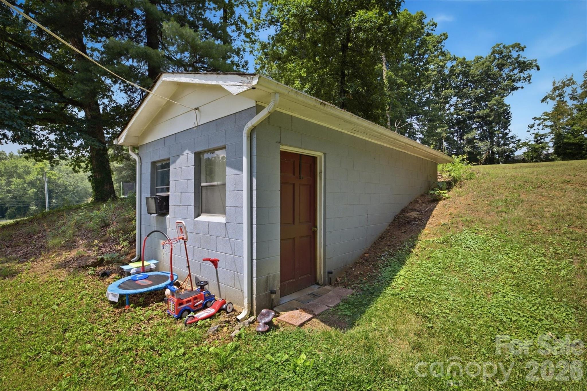 main property photo 6