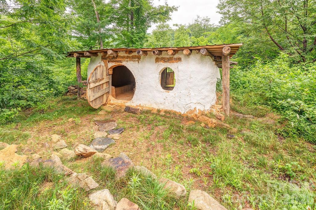 main property photo 28