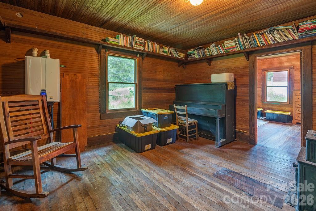 main property photo 5