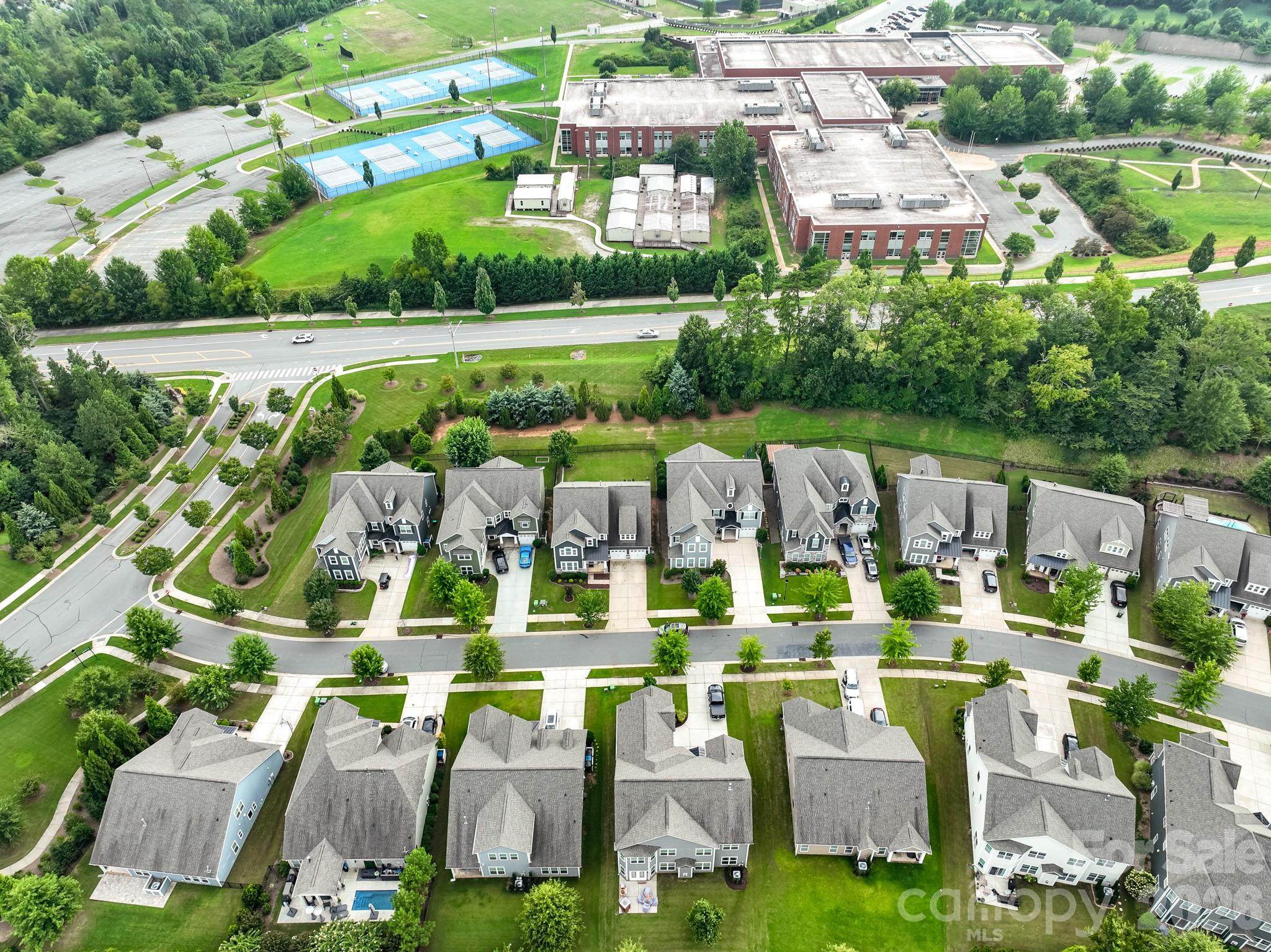 main property photo 40