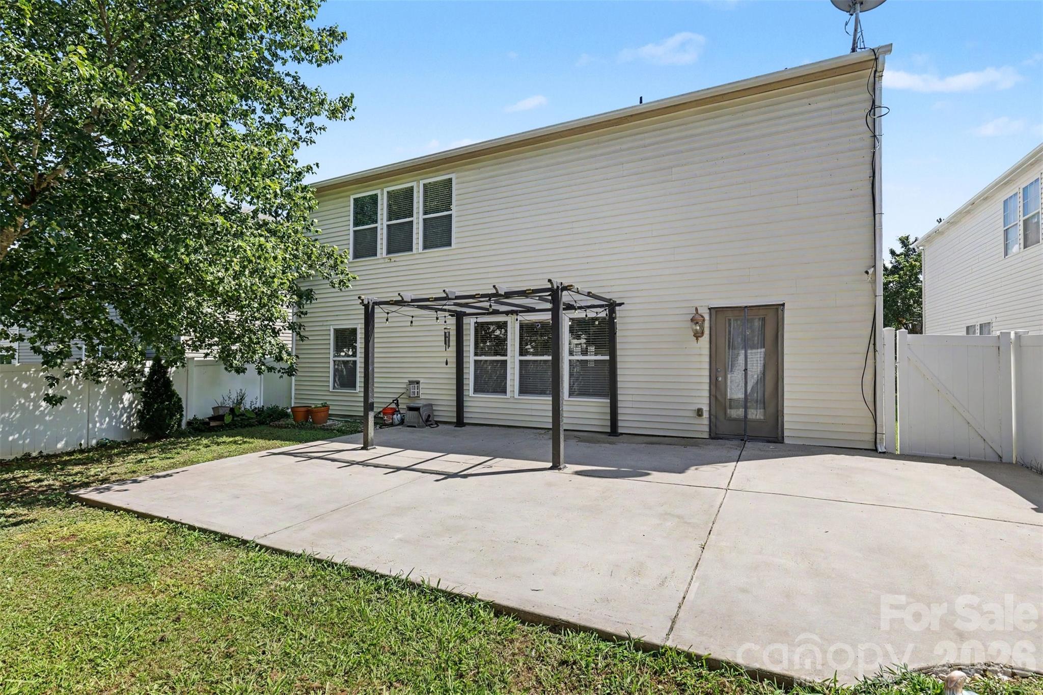 main property photo 40