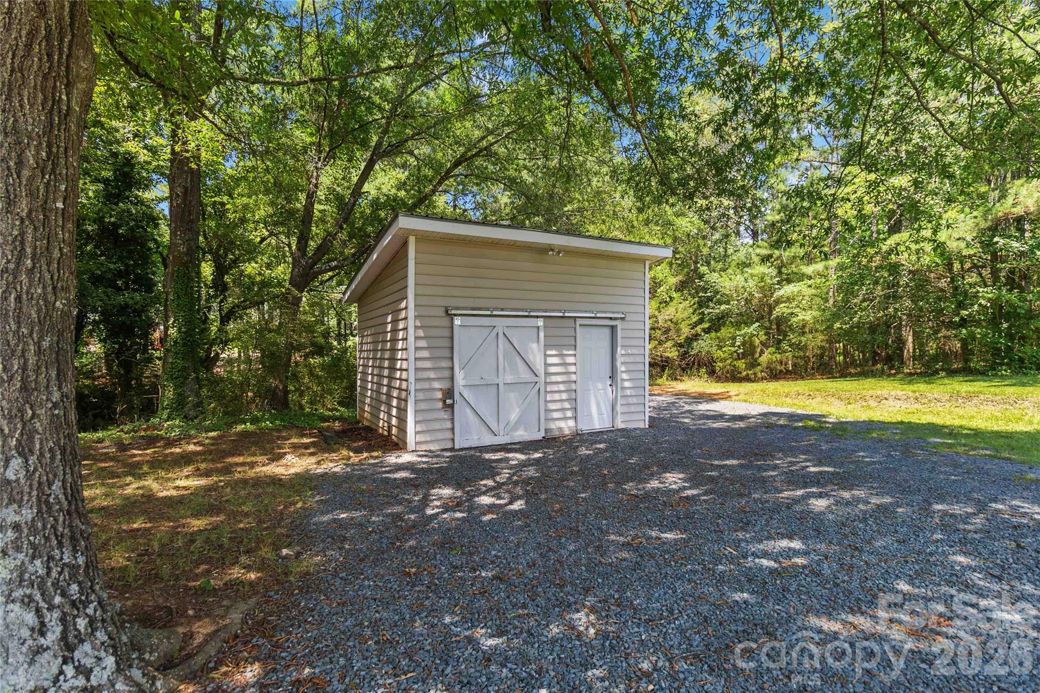 main property photo 37