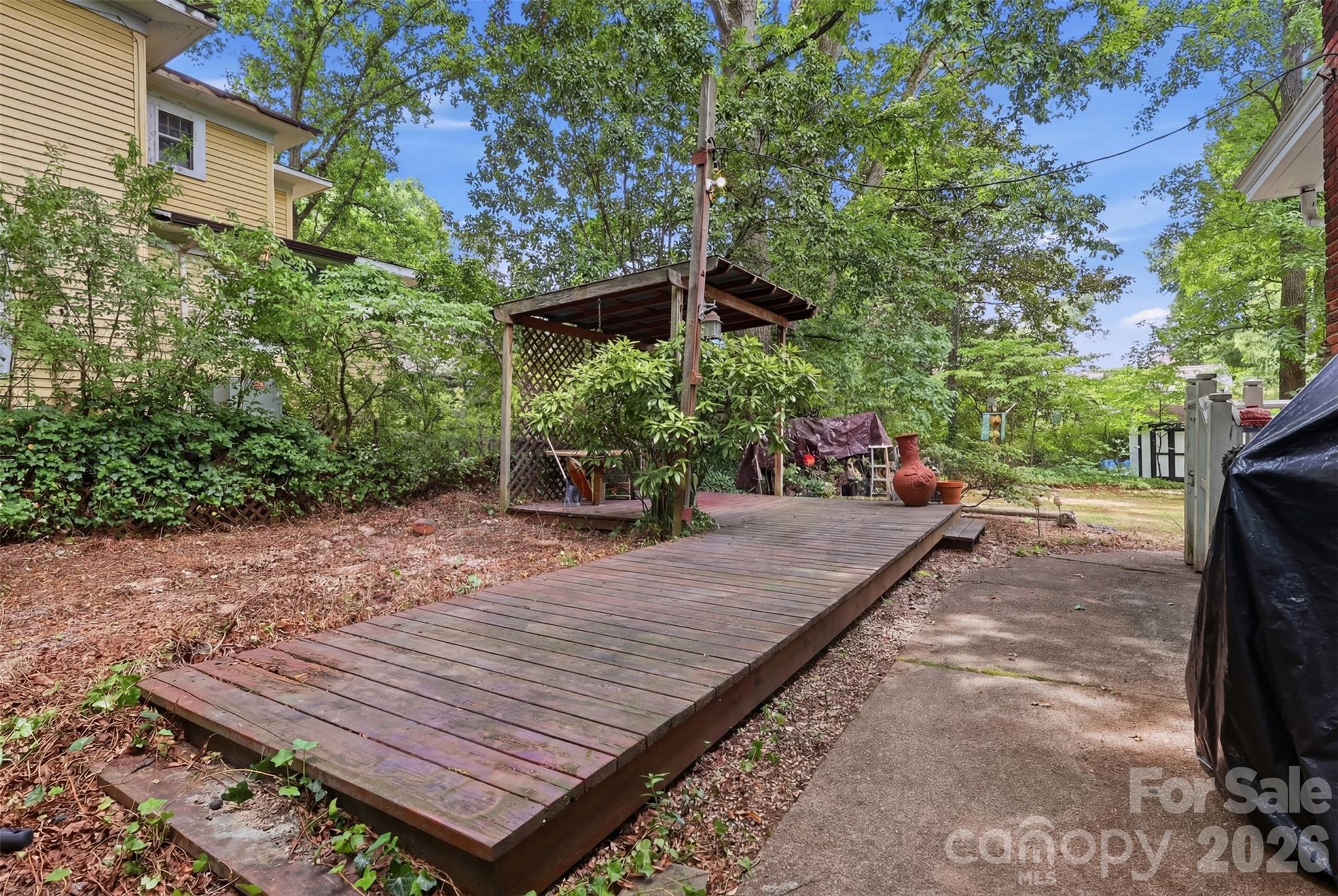 main property photo 36