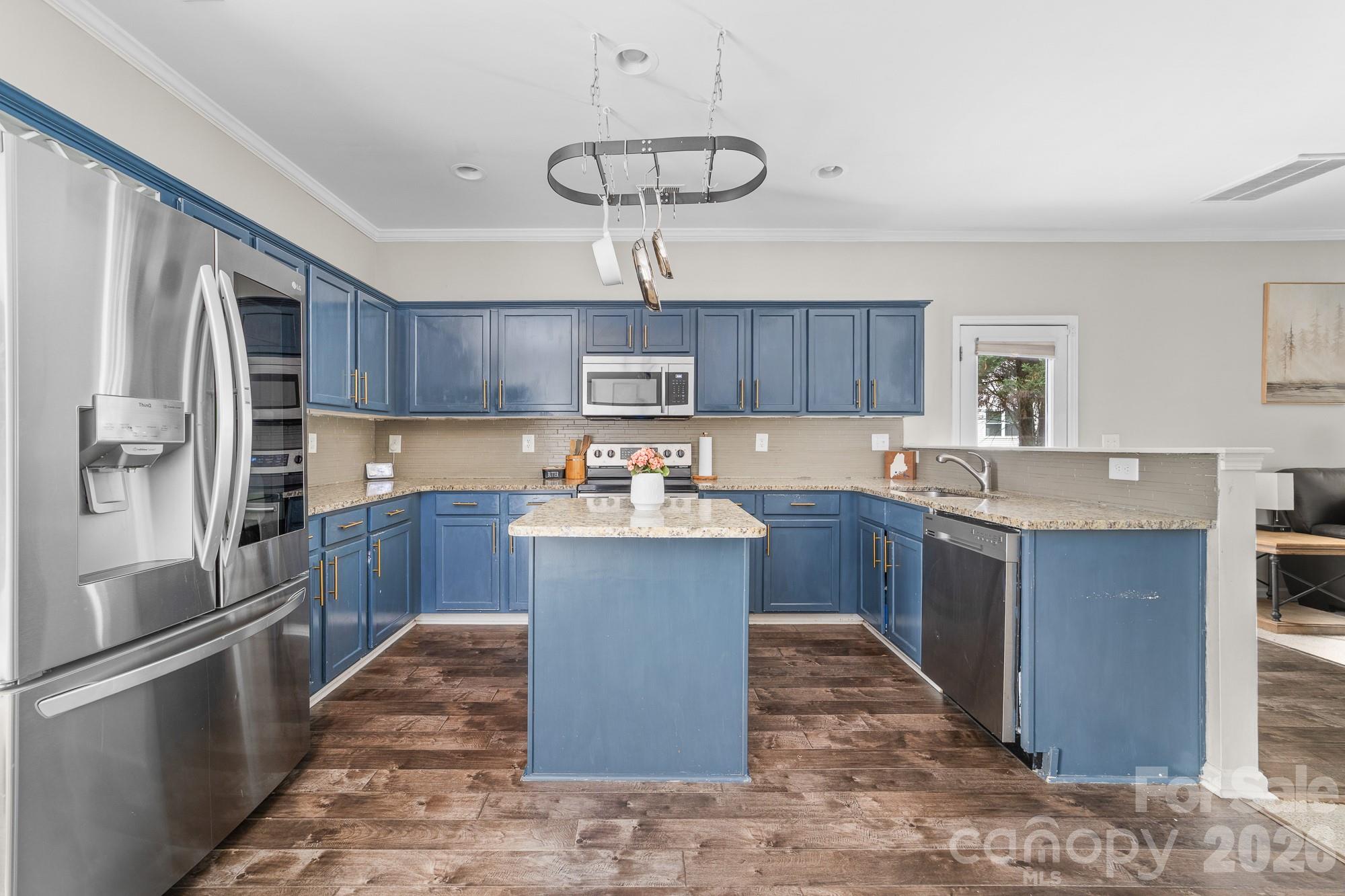 main property photo 9