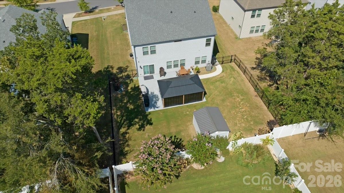 main property photo 40