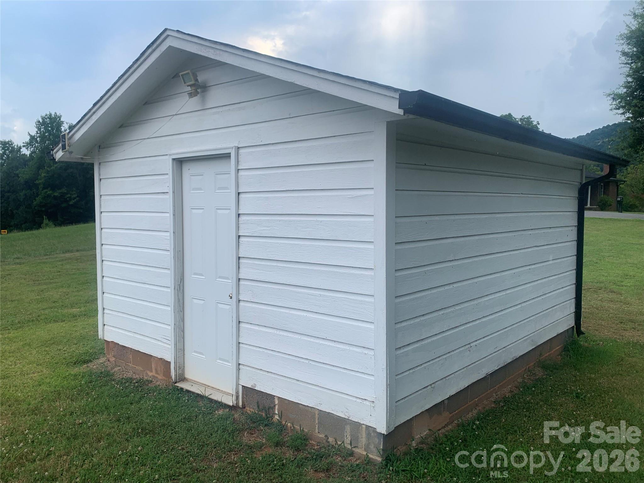 main property photo 28