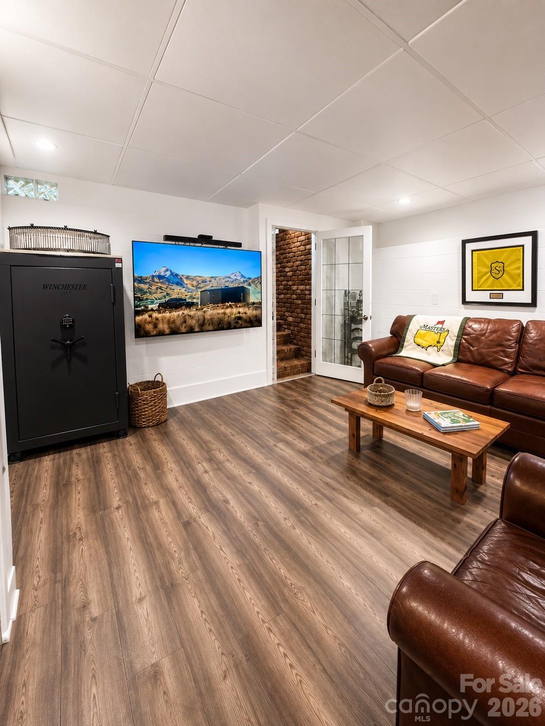 main property photo 40