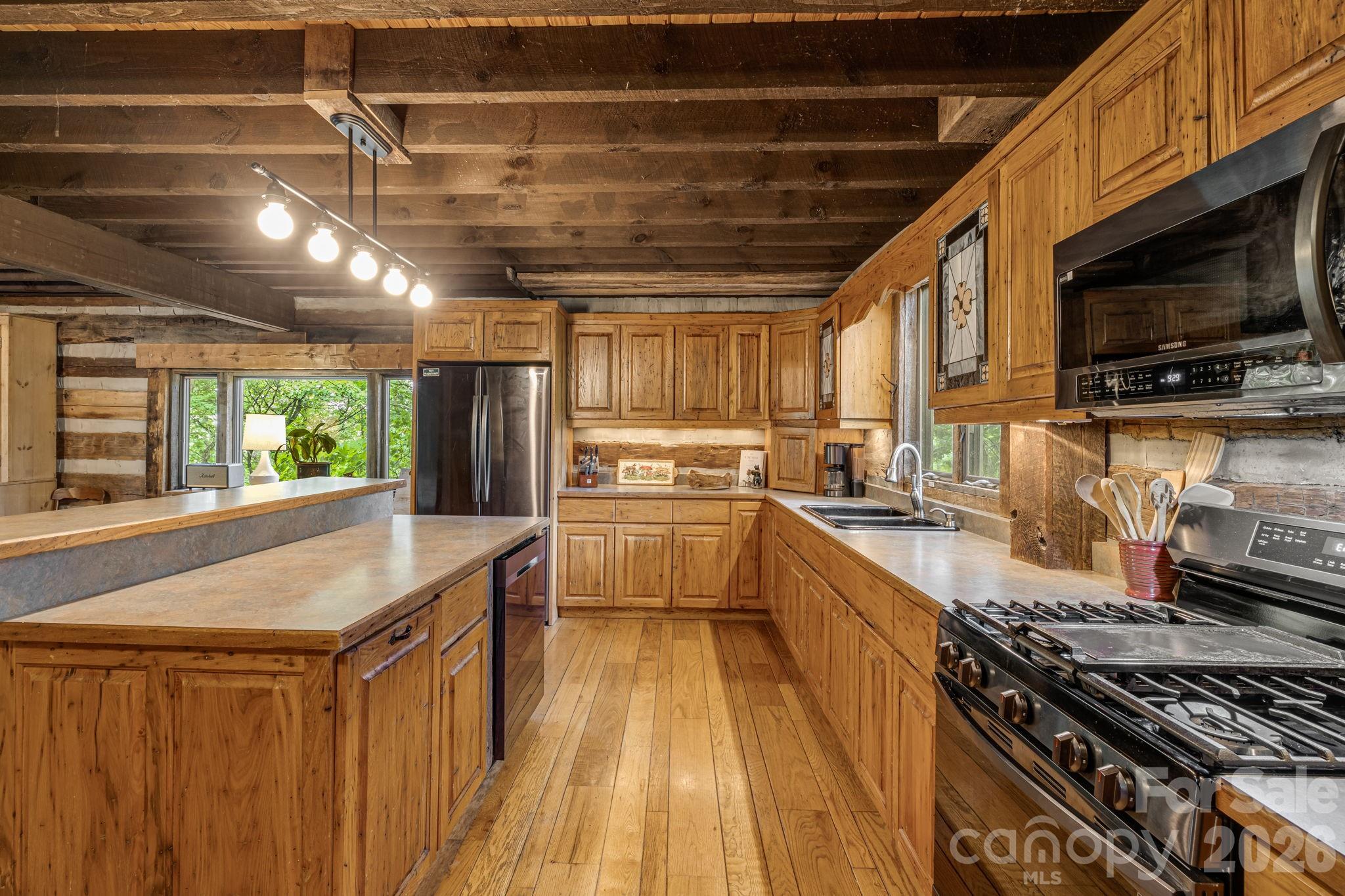 main property photo 11