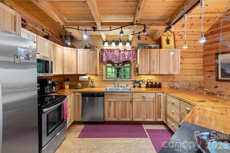main property photo 6