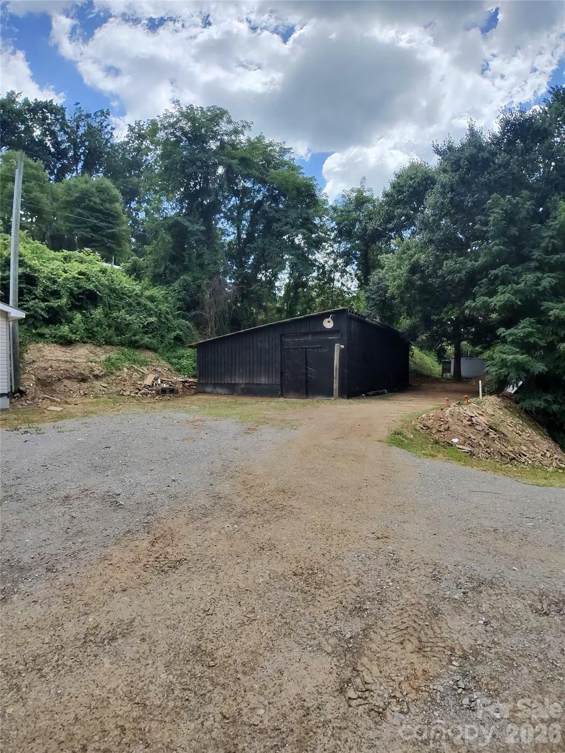 main property photo 16