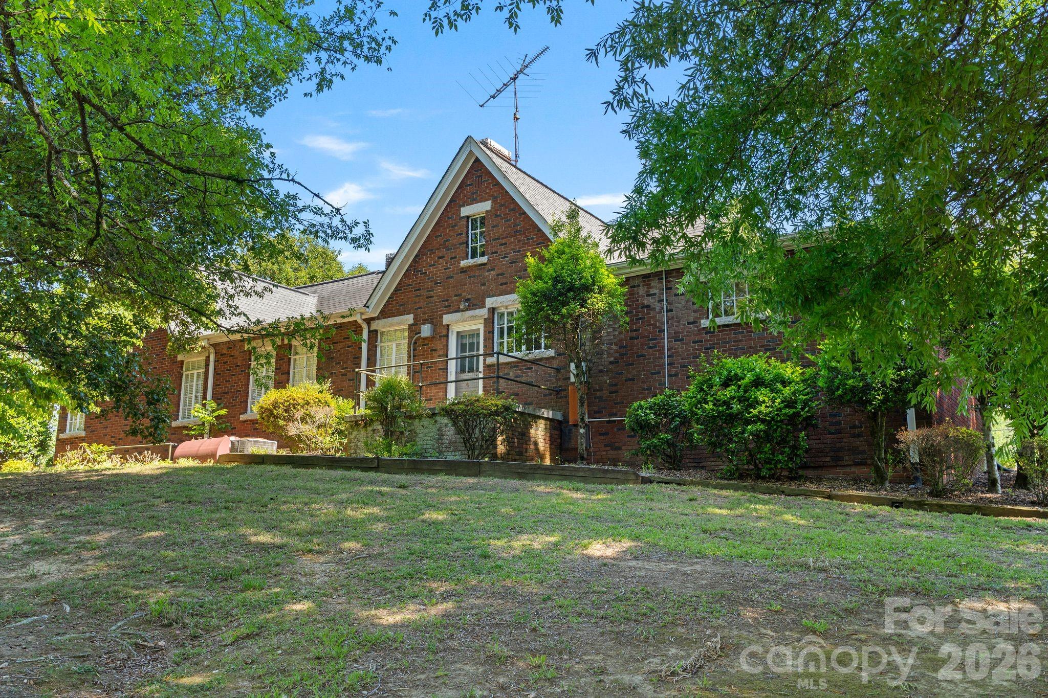 main property photo 6