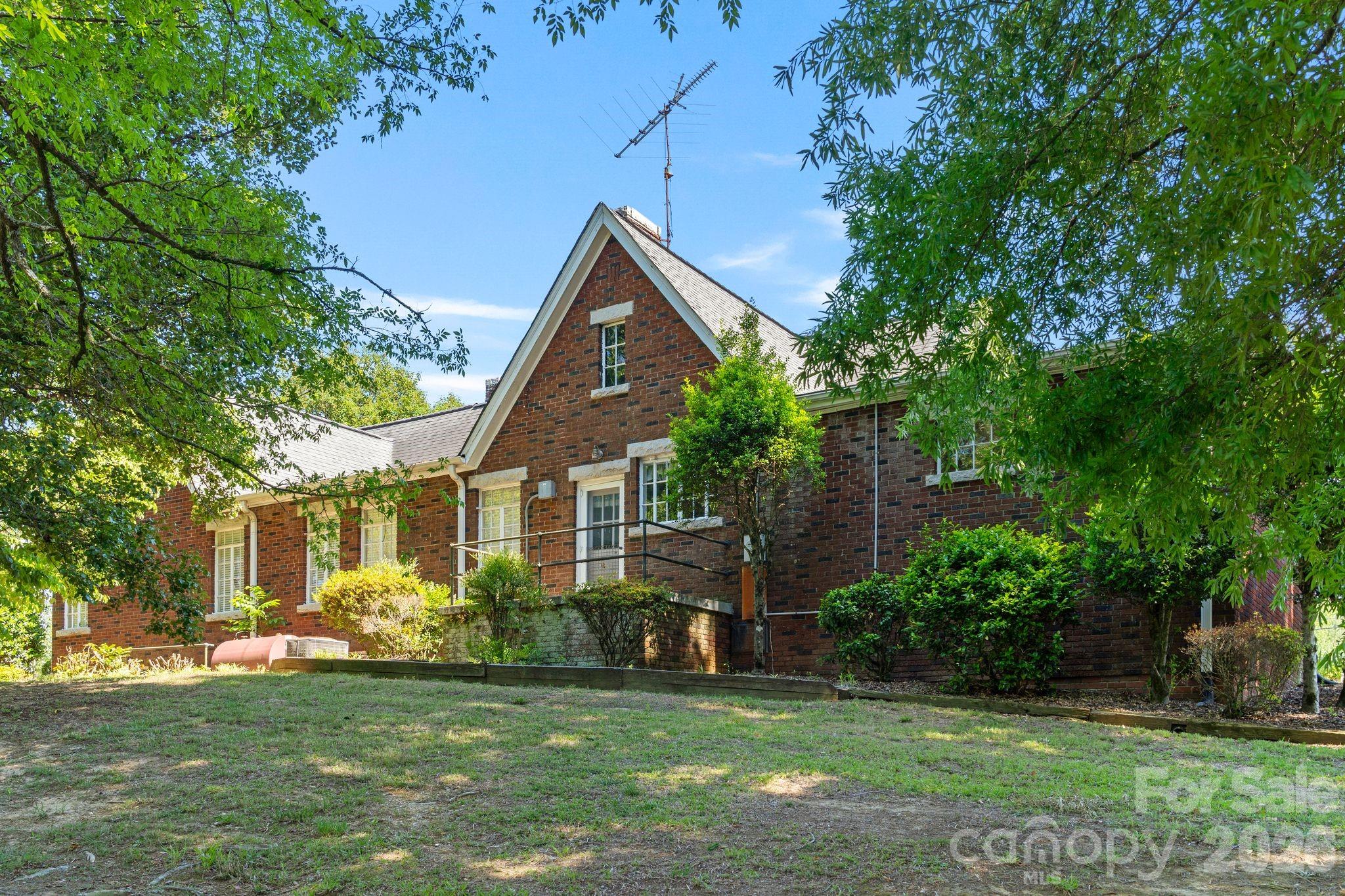 main property photo 7