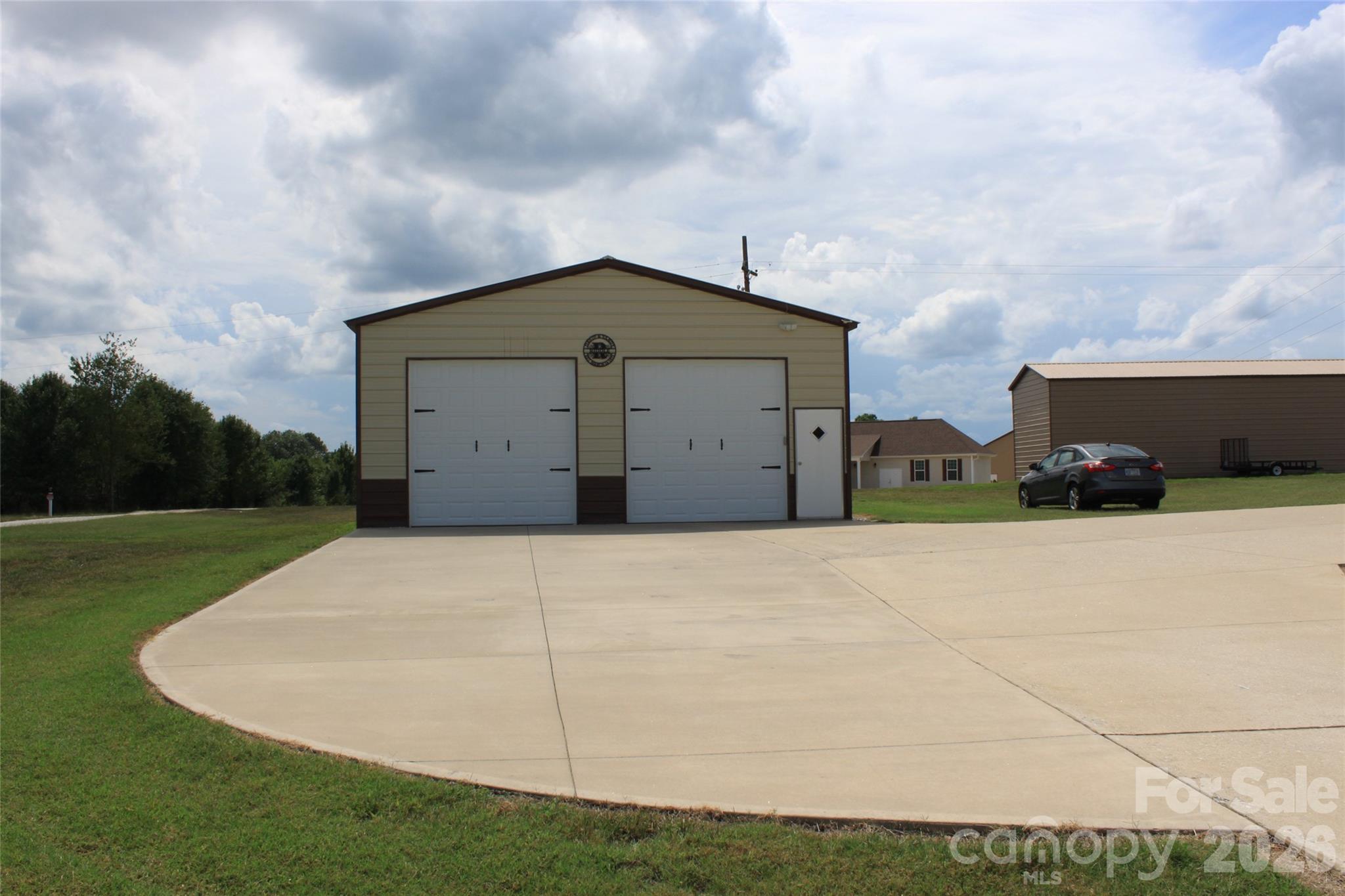 main property photo 40