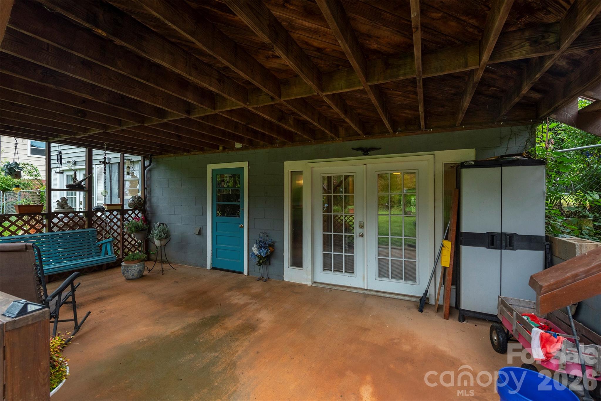 main property photo 28