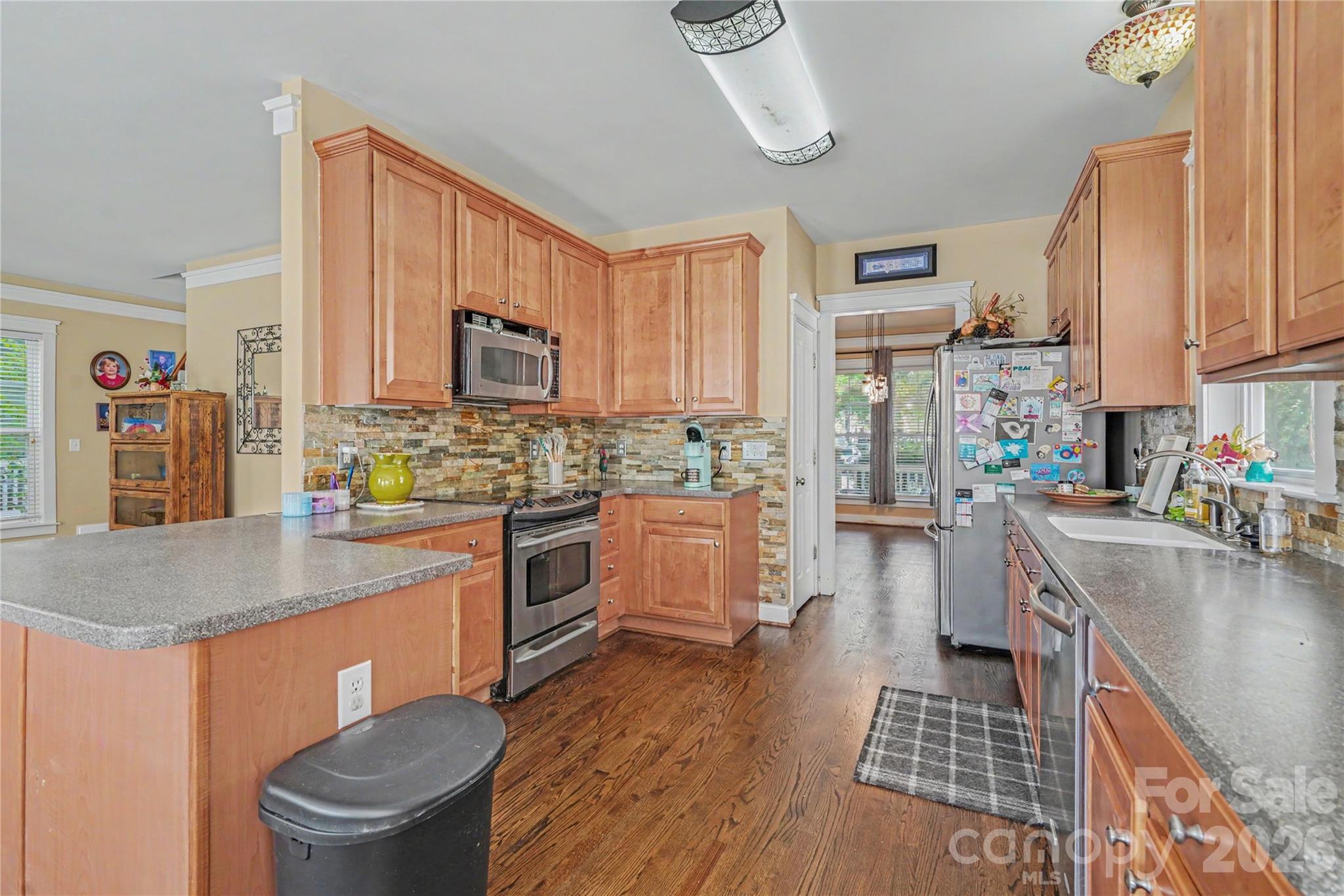 main property photo 8