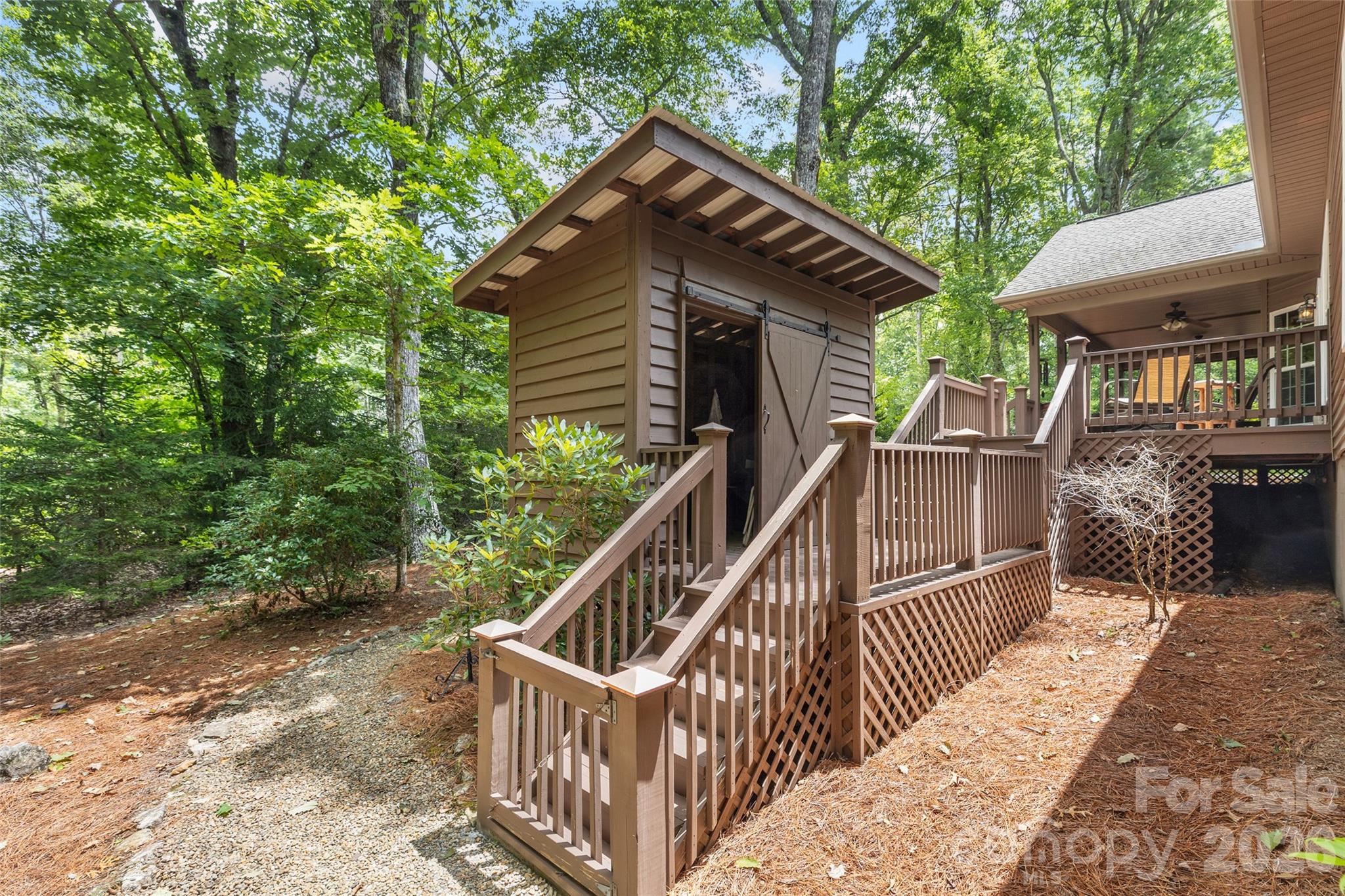 main property photo 28