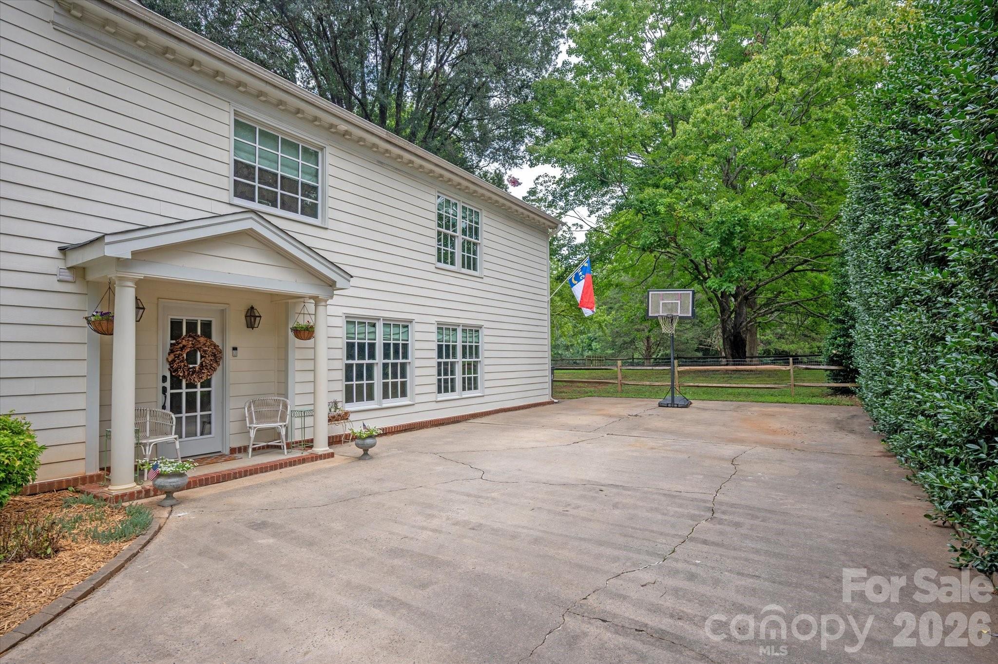 main property photo 34