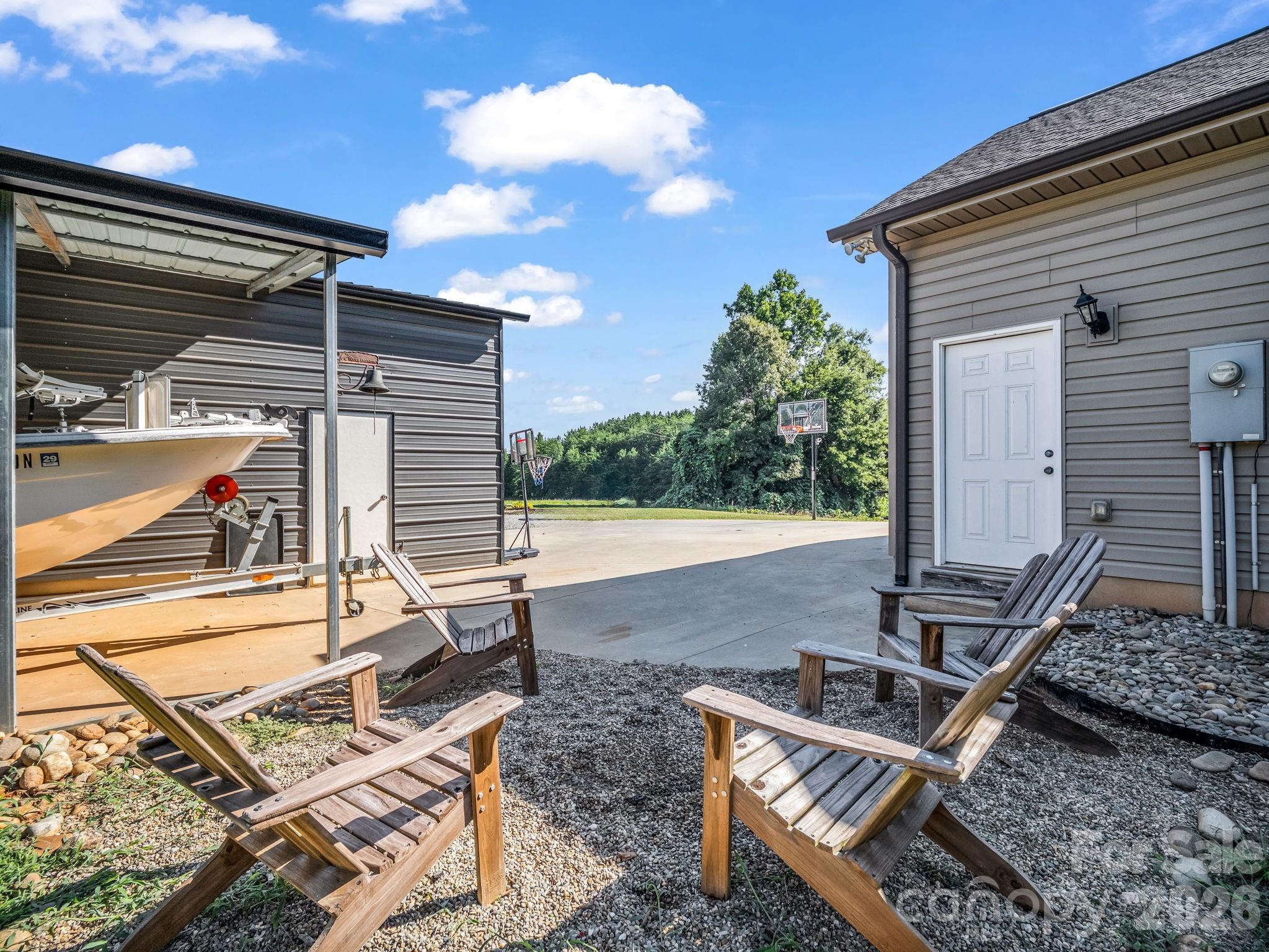 main property photo 40