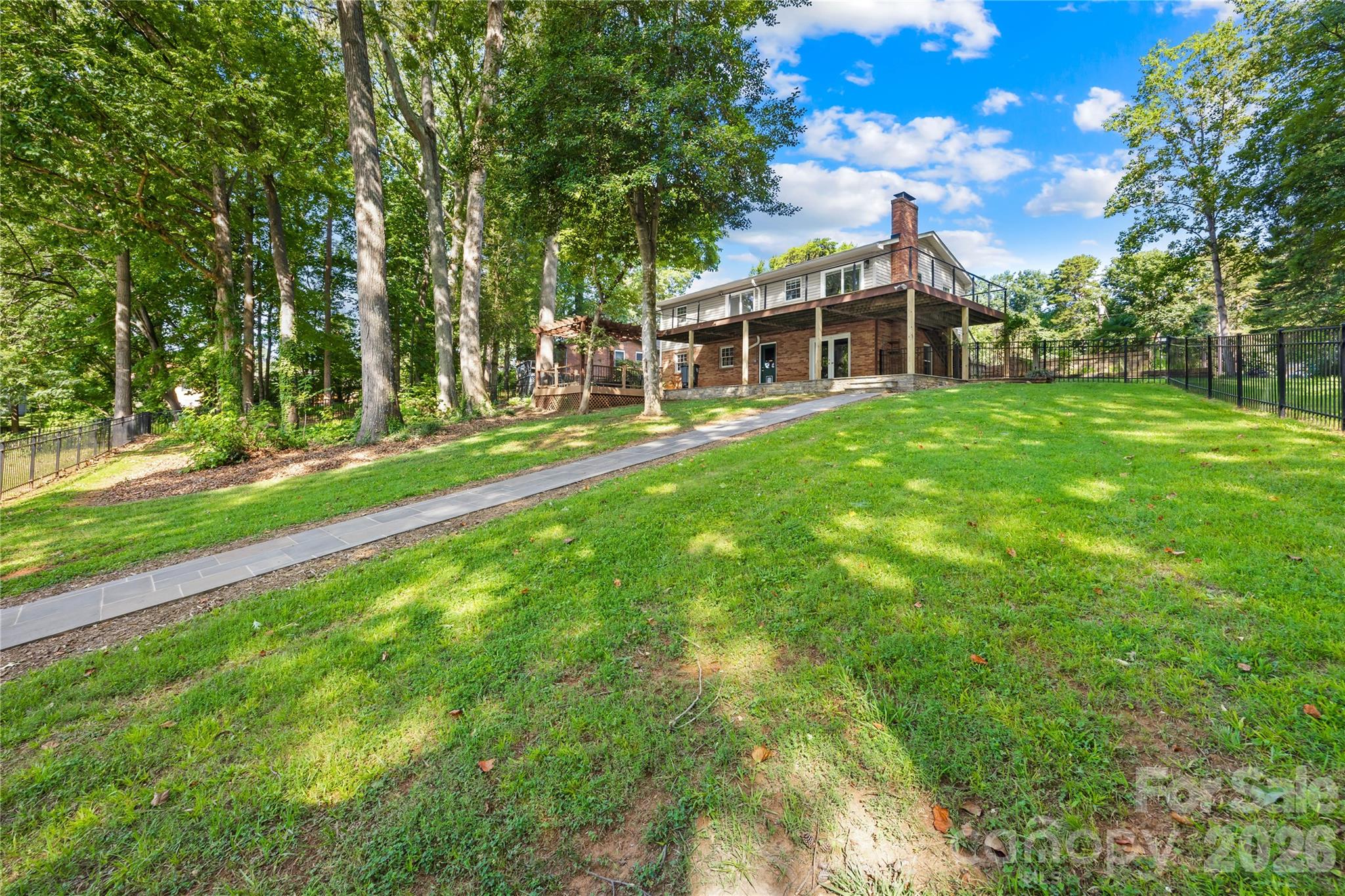 main property photo 11
