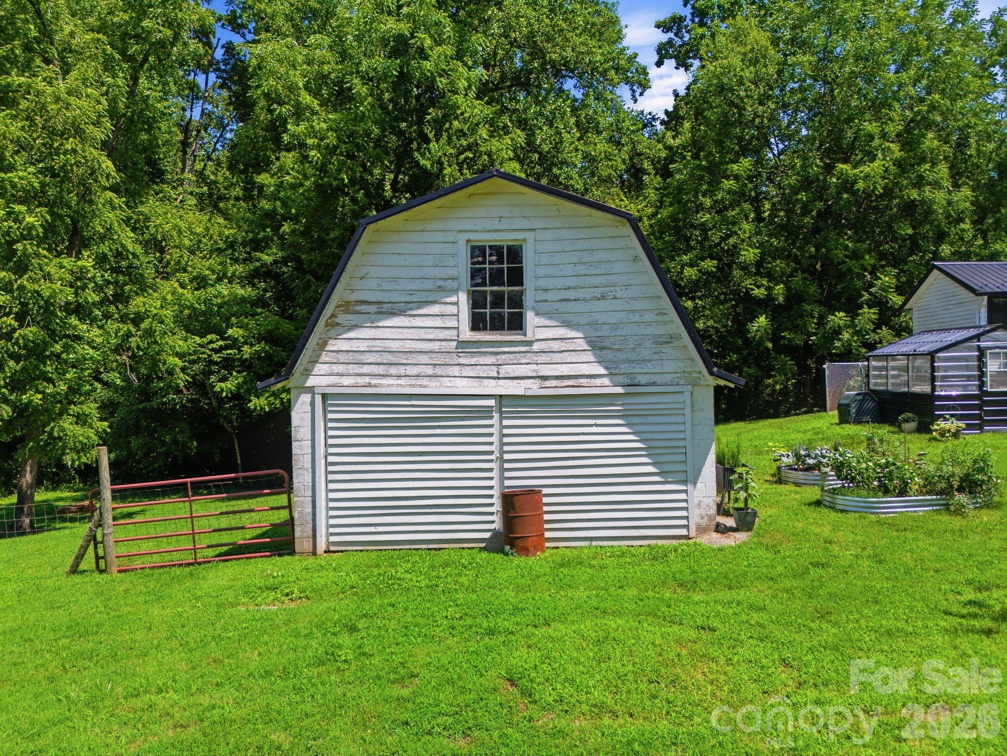 main property photo 40