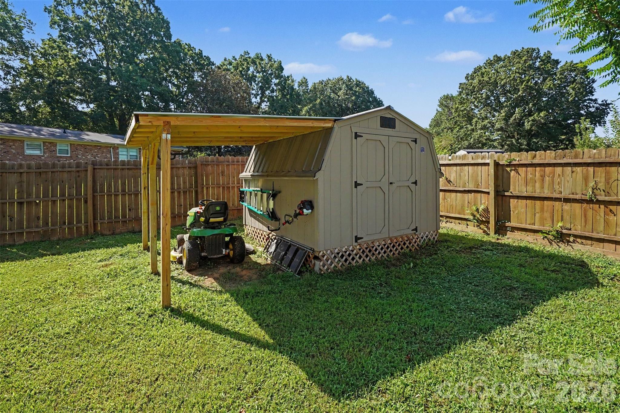main property photo 28