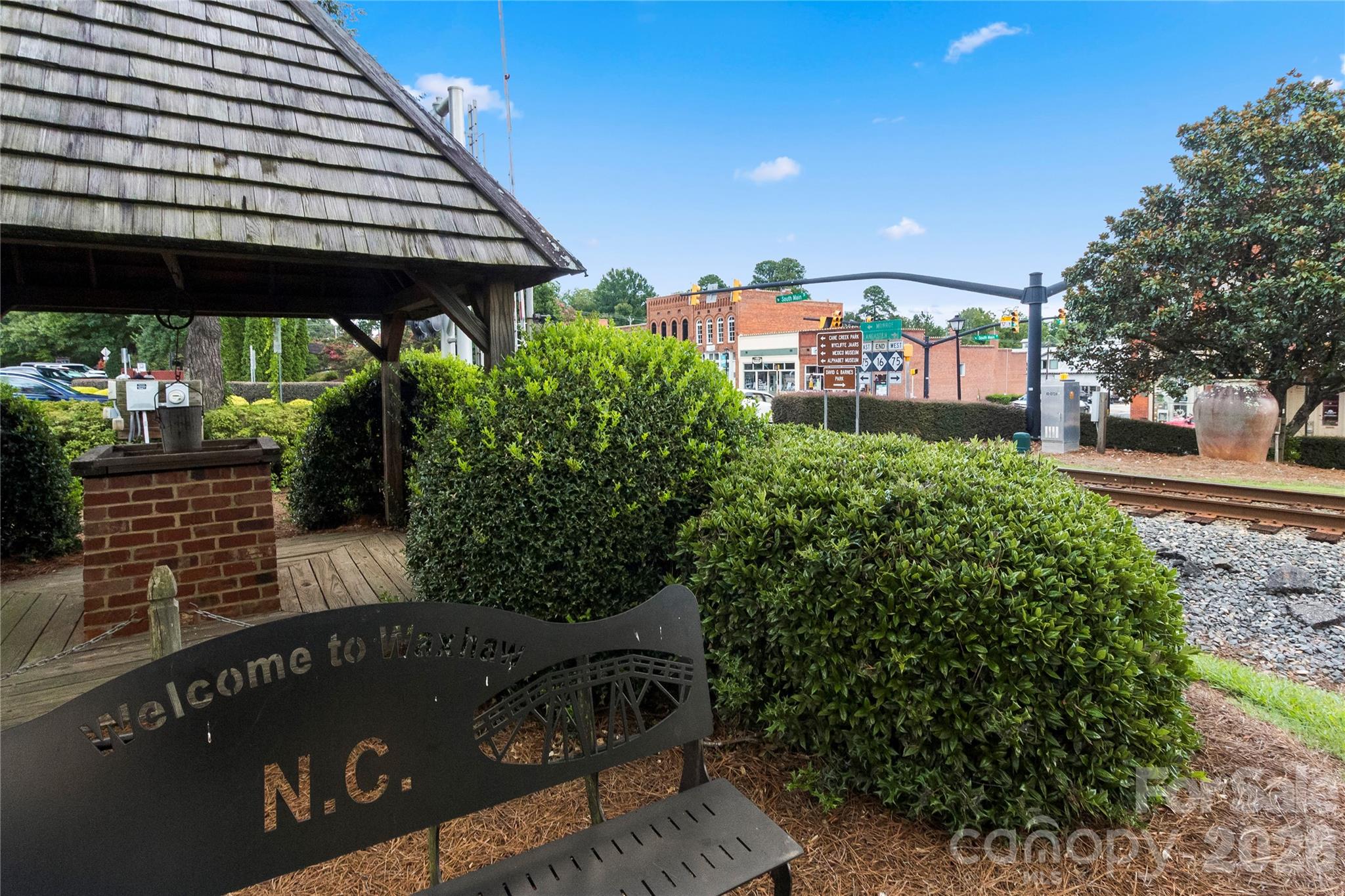 main property photo 28