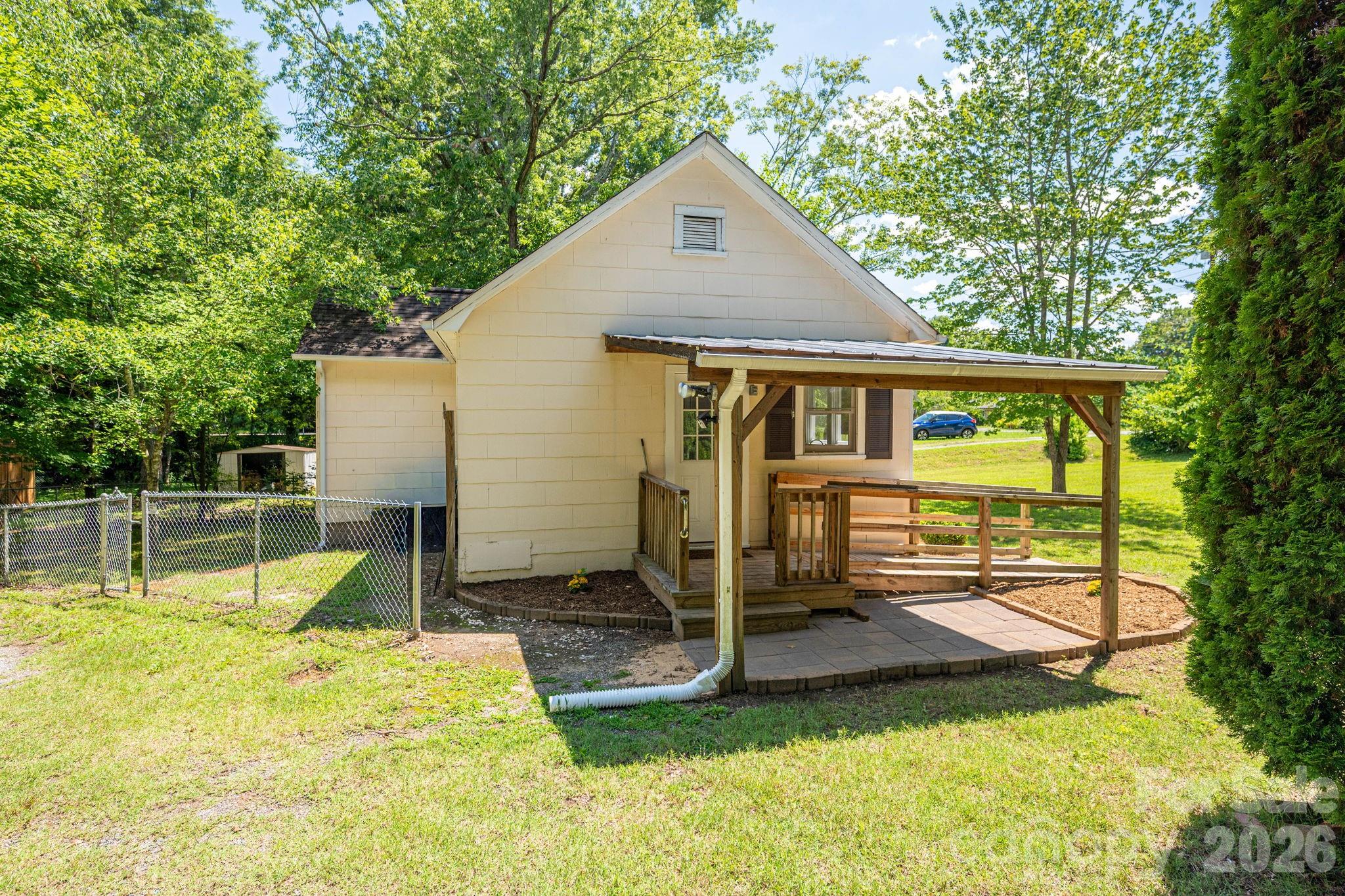 main property photo 23