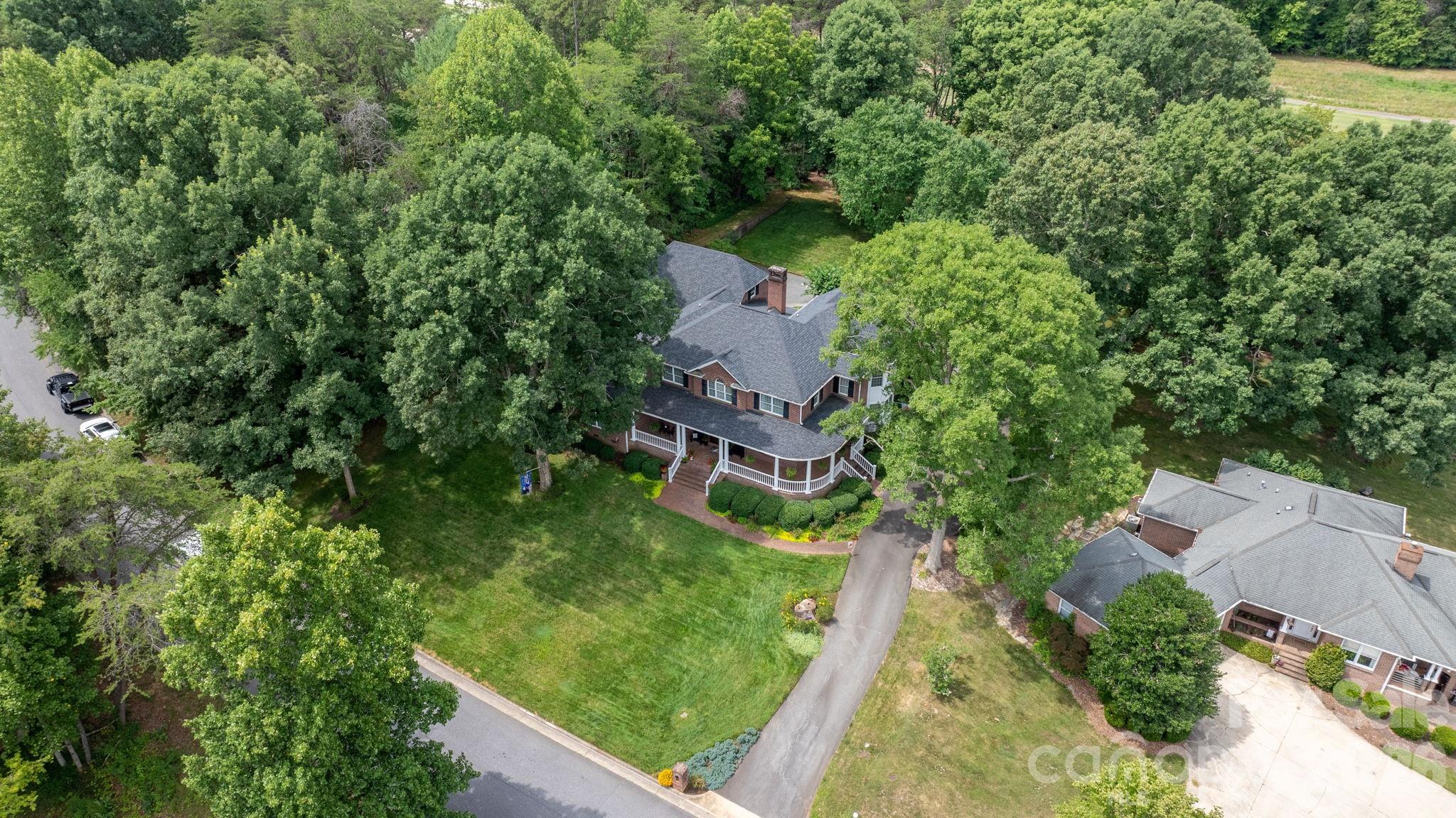 main property photo 40