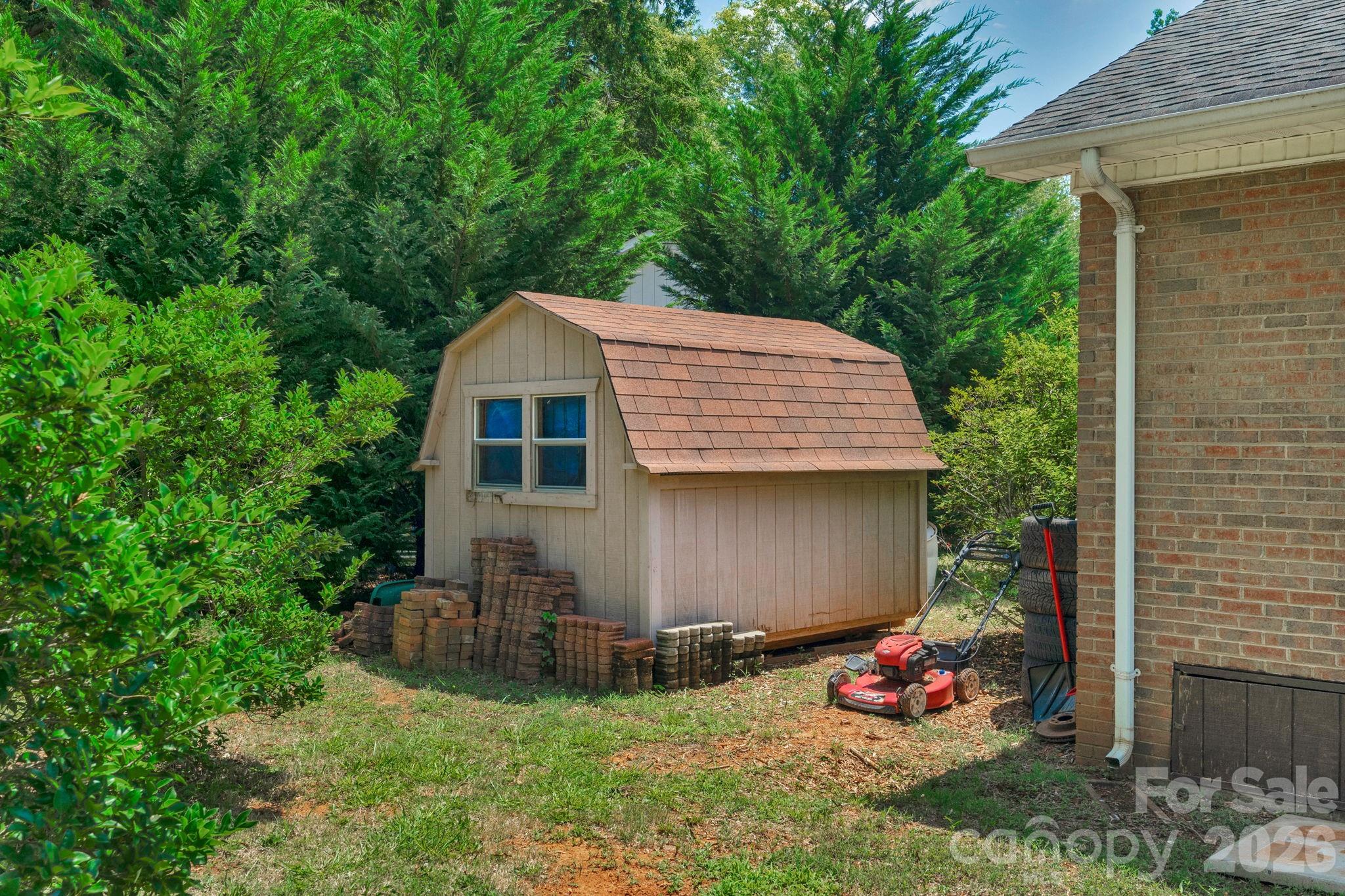 main property photo 32