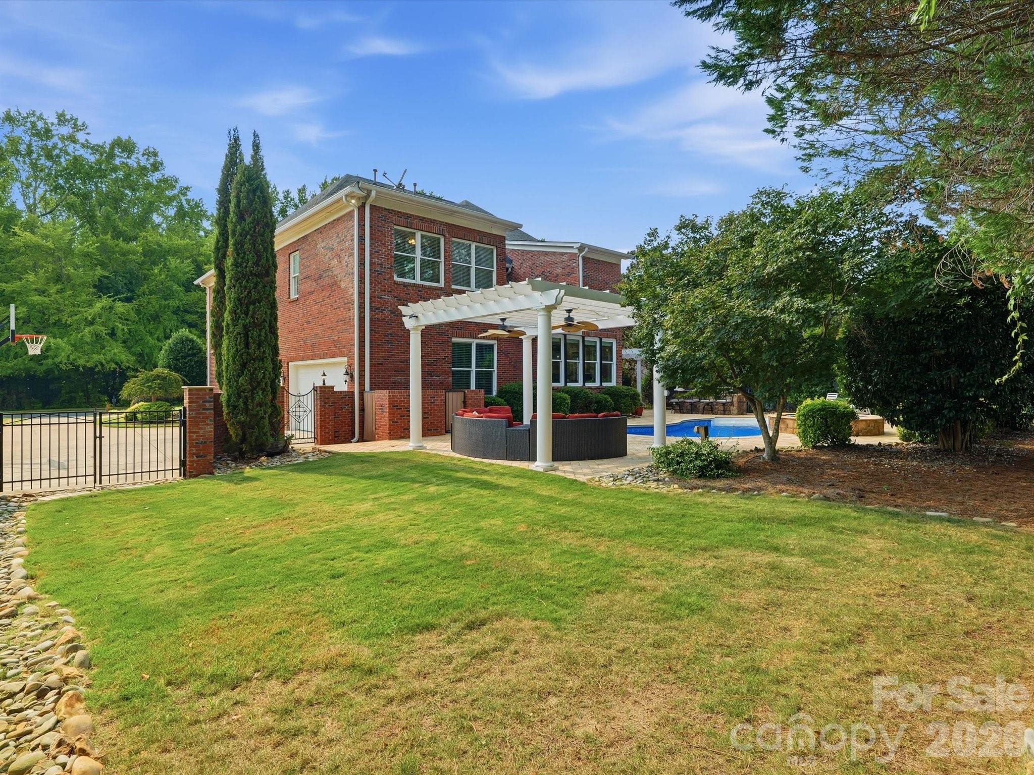 main property photo 10