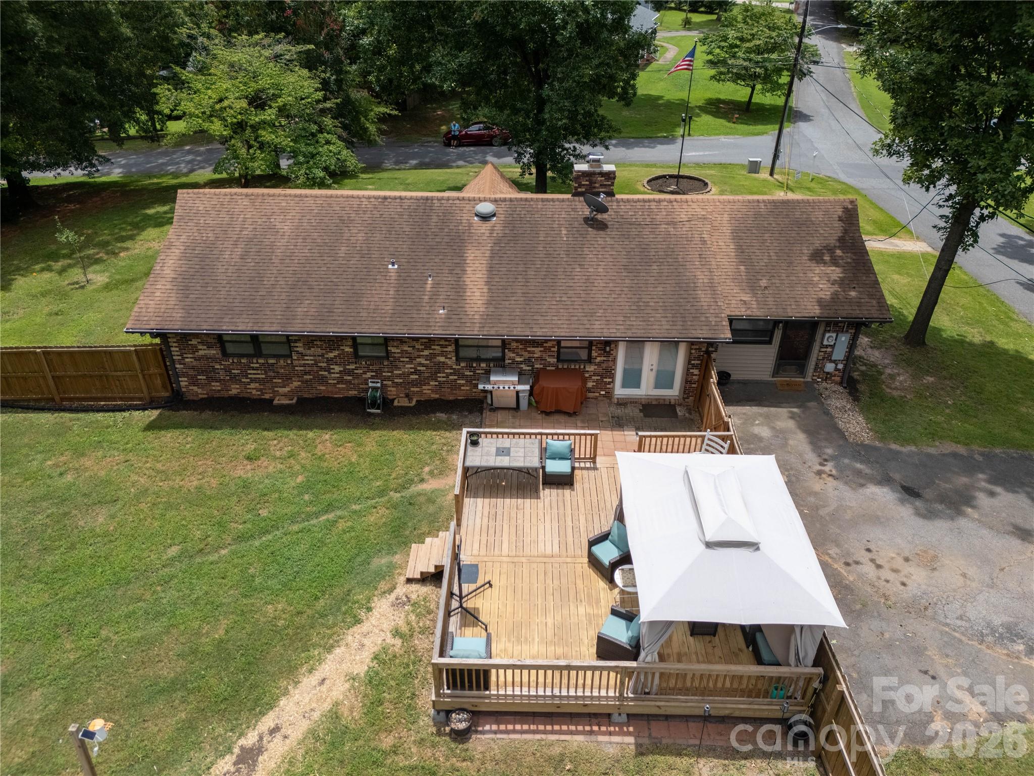 main property photo 40