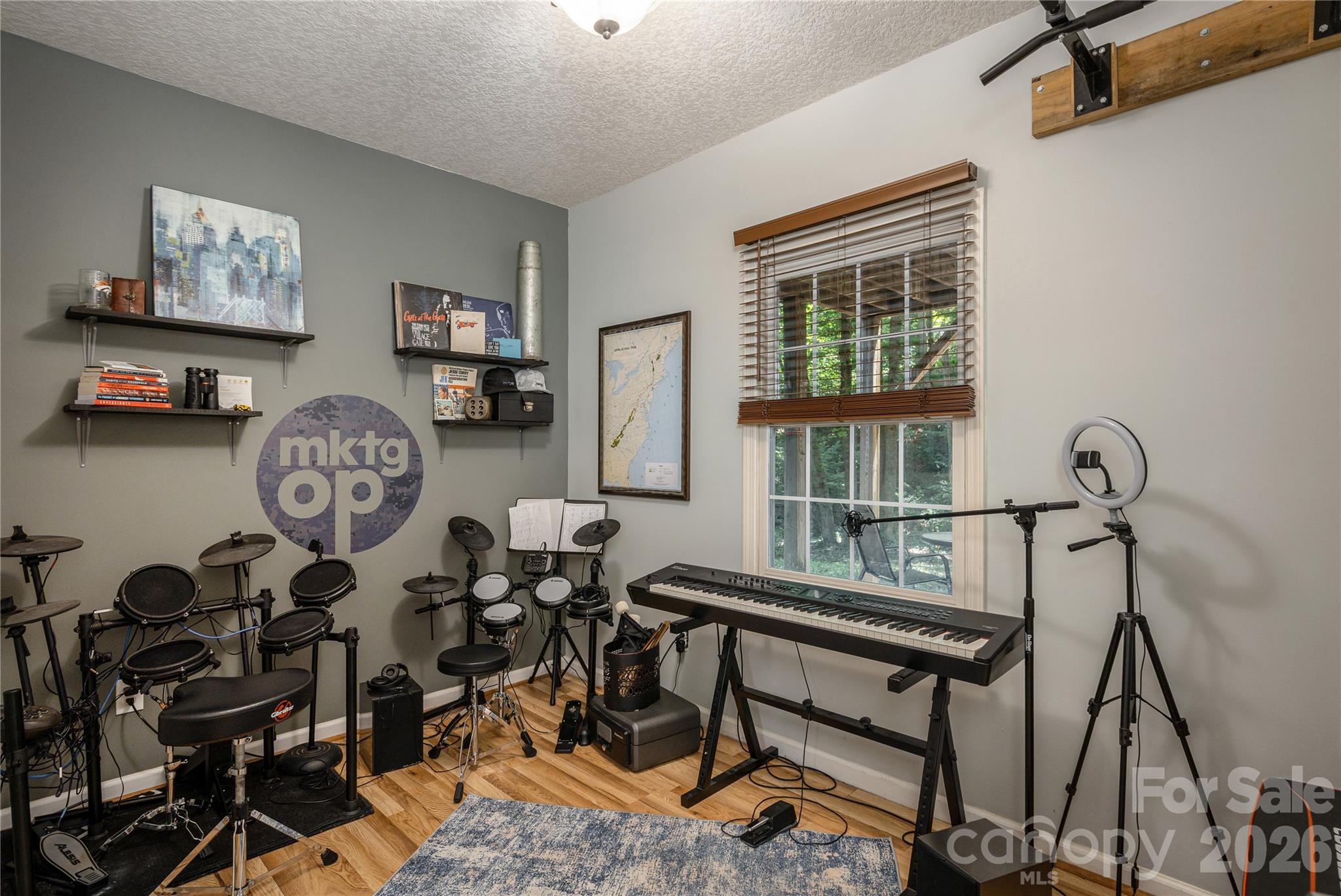 main property photo 35