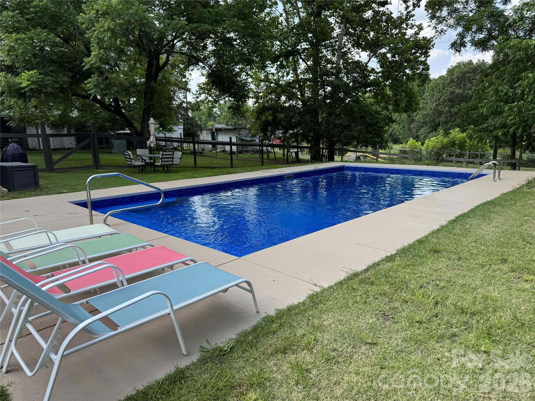 main property photo 41