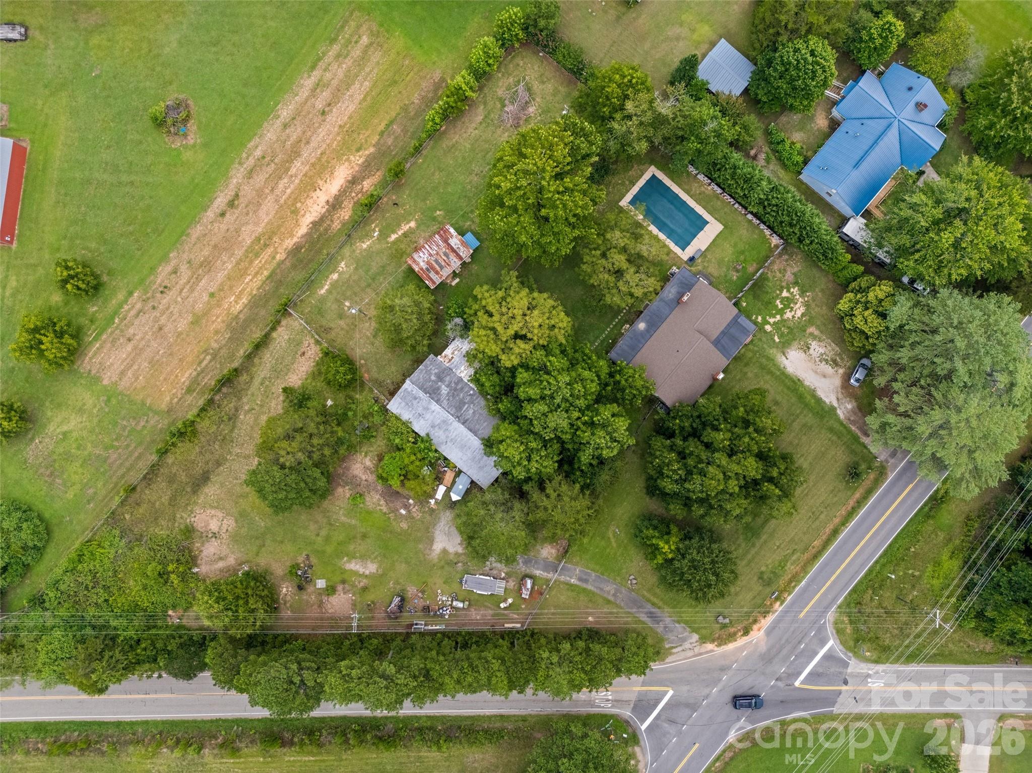 main property photo 45