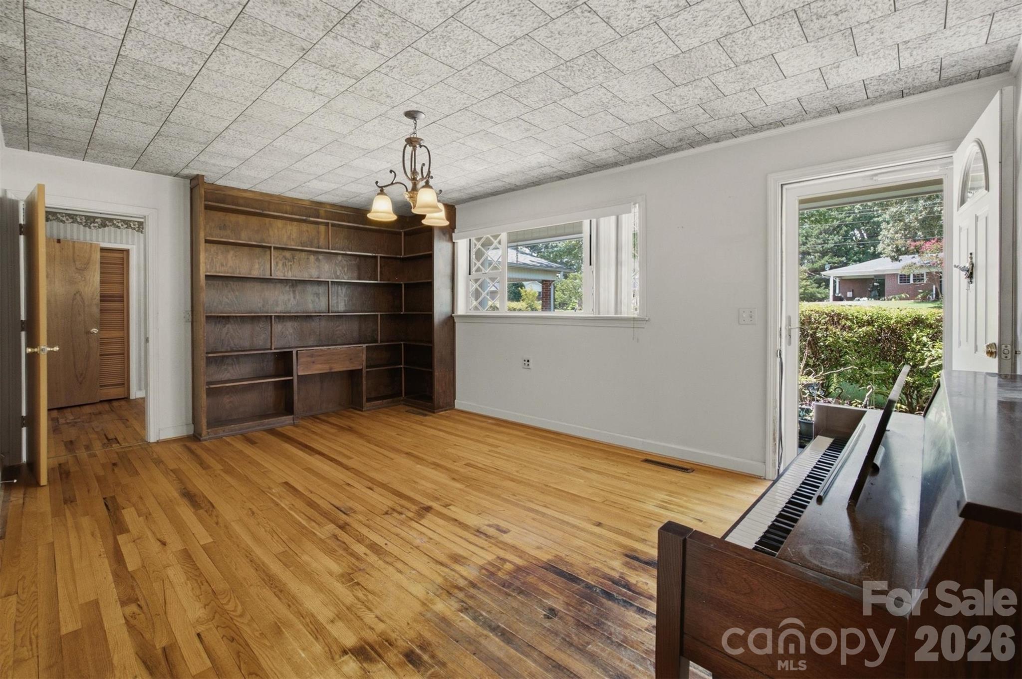 main property photo 7