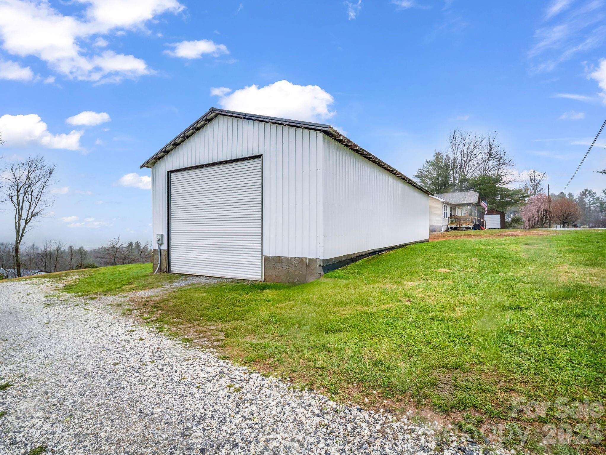 main property photo 40