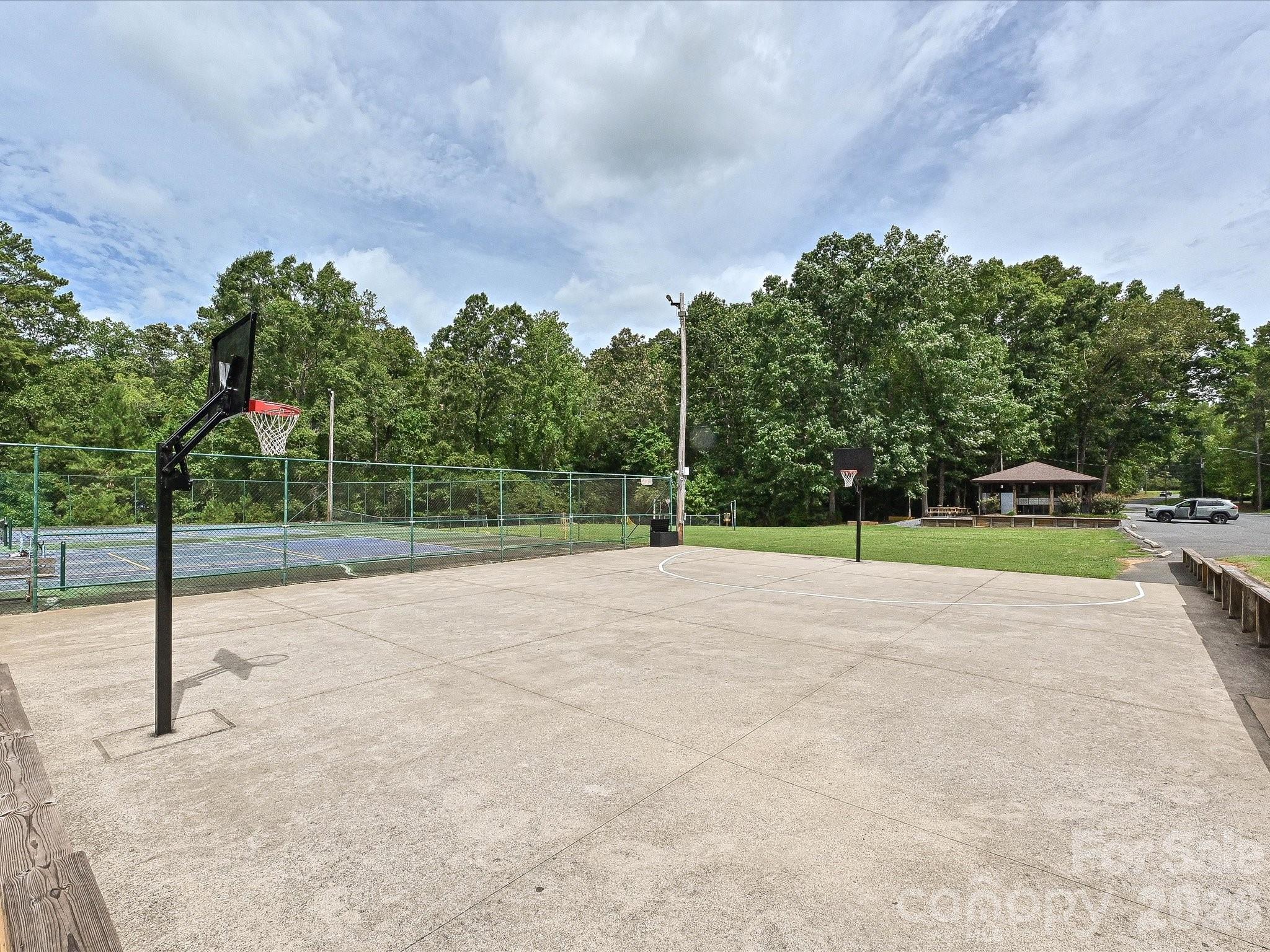 main property photo 40