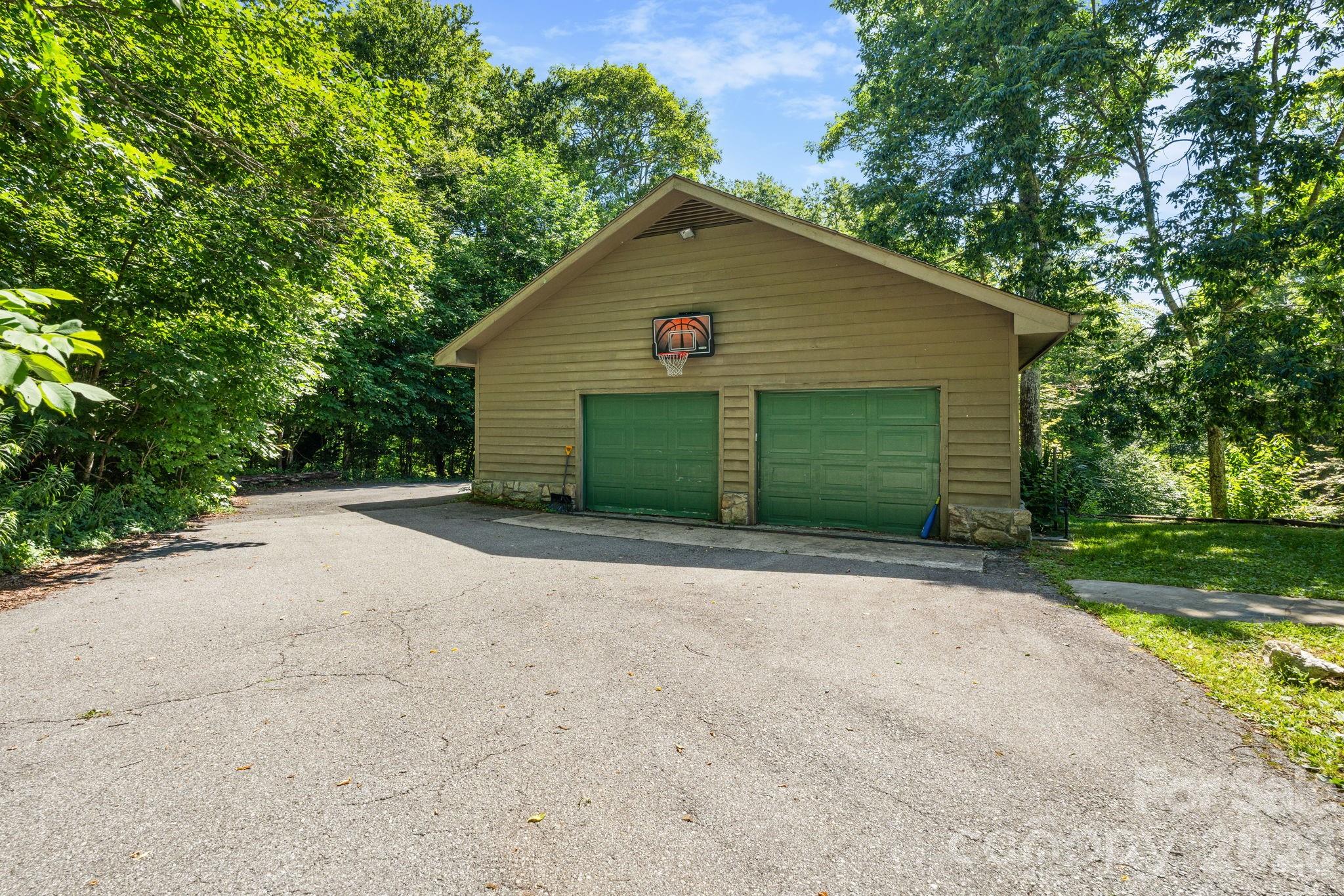 main property photo 39